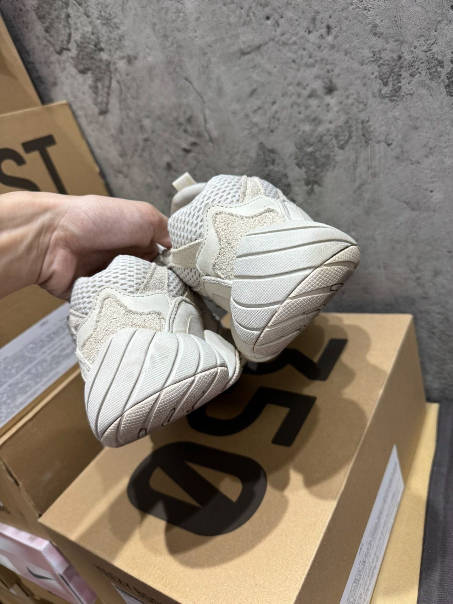 Adidas Adidas YEEZY500 White Lowtop Sneakers 9 Men Size US 9 / EU 42 - 9 Thumbnail