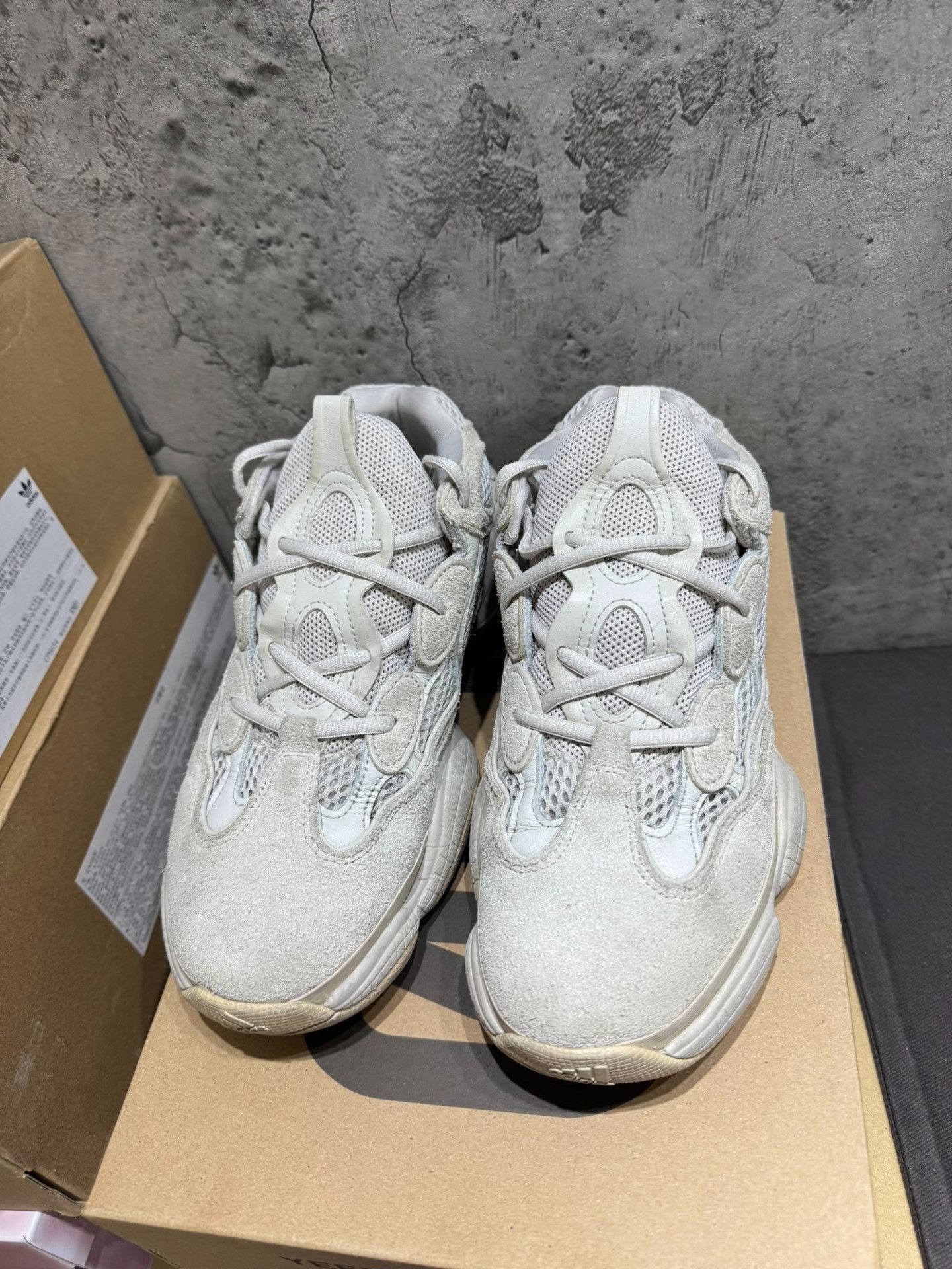 Adidas Adidas YEEZY500 White Lowtop Sneakers 9 Men Size US 9 / EU 42 - 2 Thumbnail