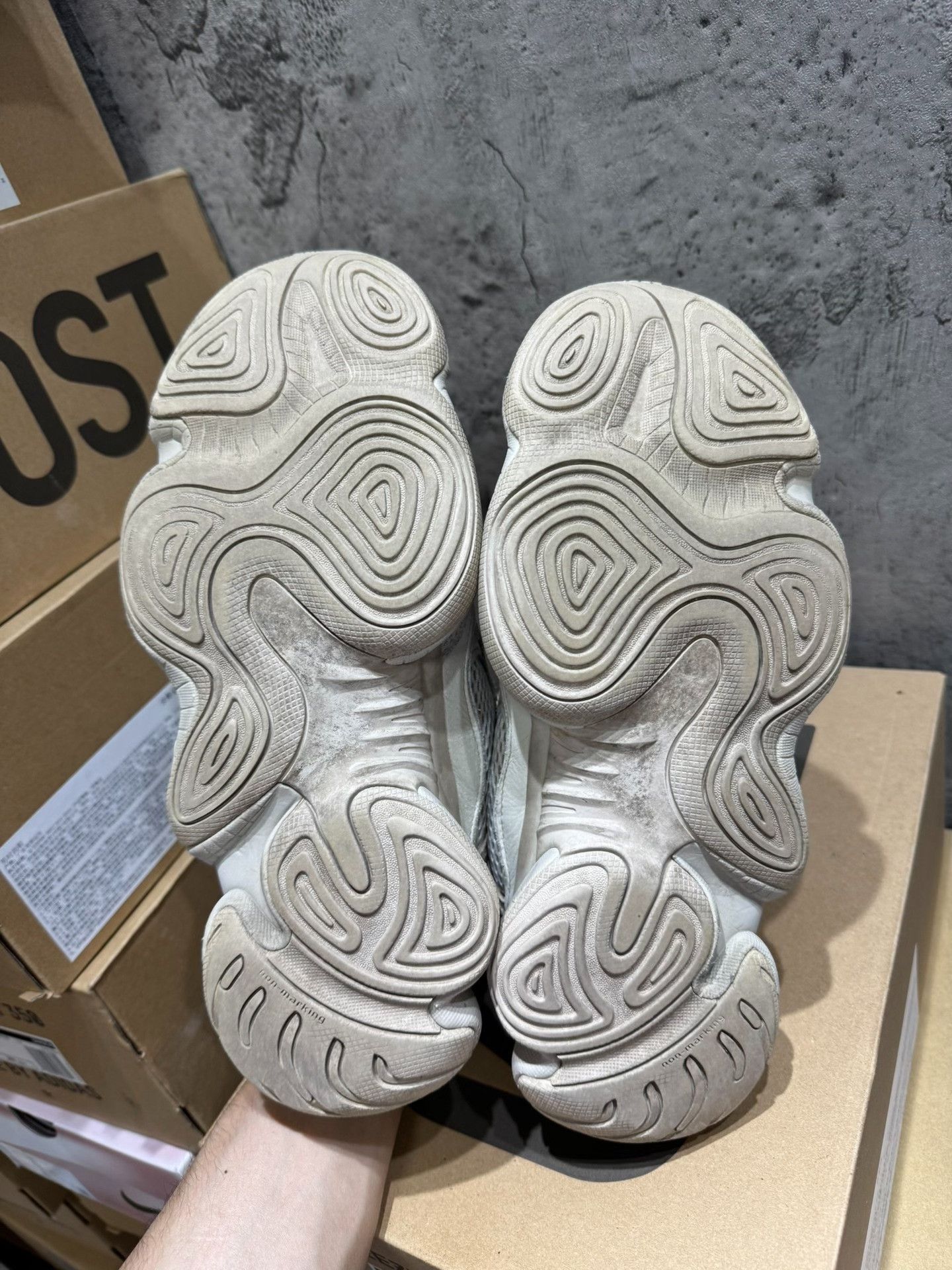 Adidas Adidas YEEZY500 White Lowtop Sneakers 9 Men Size US 9 / EU 42 - 4 Thumbnail