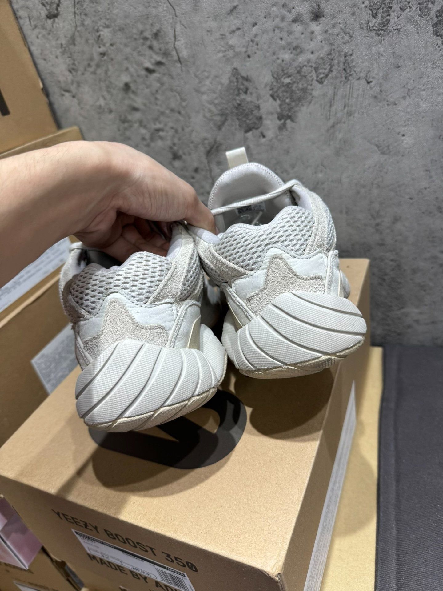 Adidas Adidas YEEZY500 White Lowtop Sneakers 9 Men Size US 9 / EU 42 - 7 Thumbnail