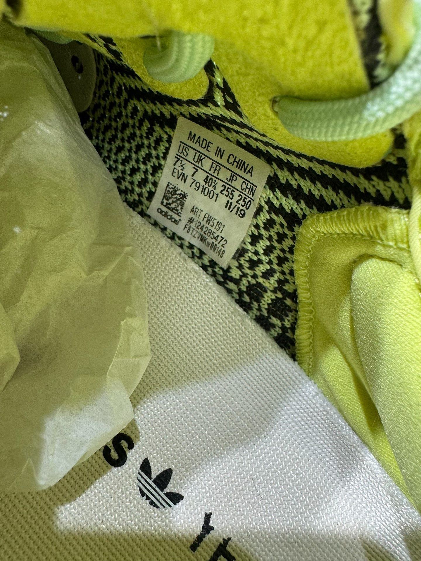 Adidas Adidas YEEZY350 Green Lowtop Sneakers 40 Men Size US 7.5 / EU 40-41 - 3 Thumbnail