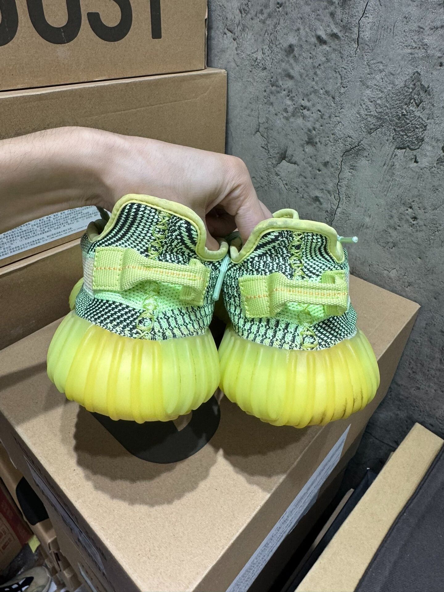 Adidas Adidas YEEZY350 Green Lowtop Sneakers 40 Men Size US 7.5 / EU 40-41 - 6 Thumbnail