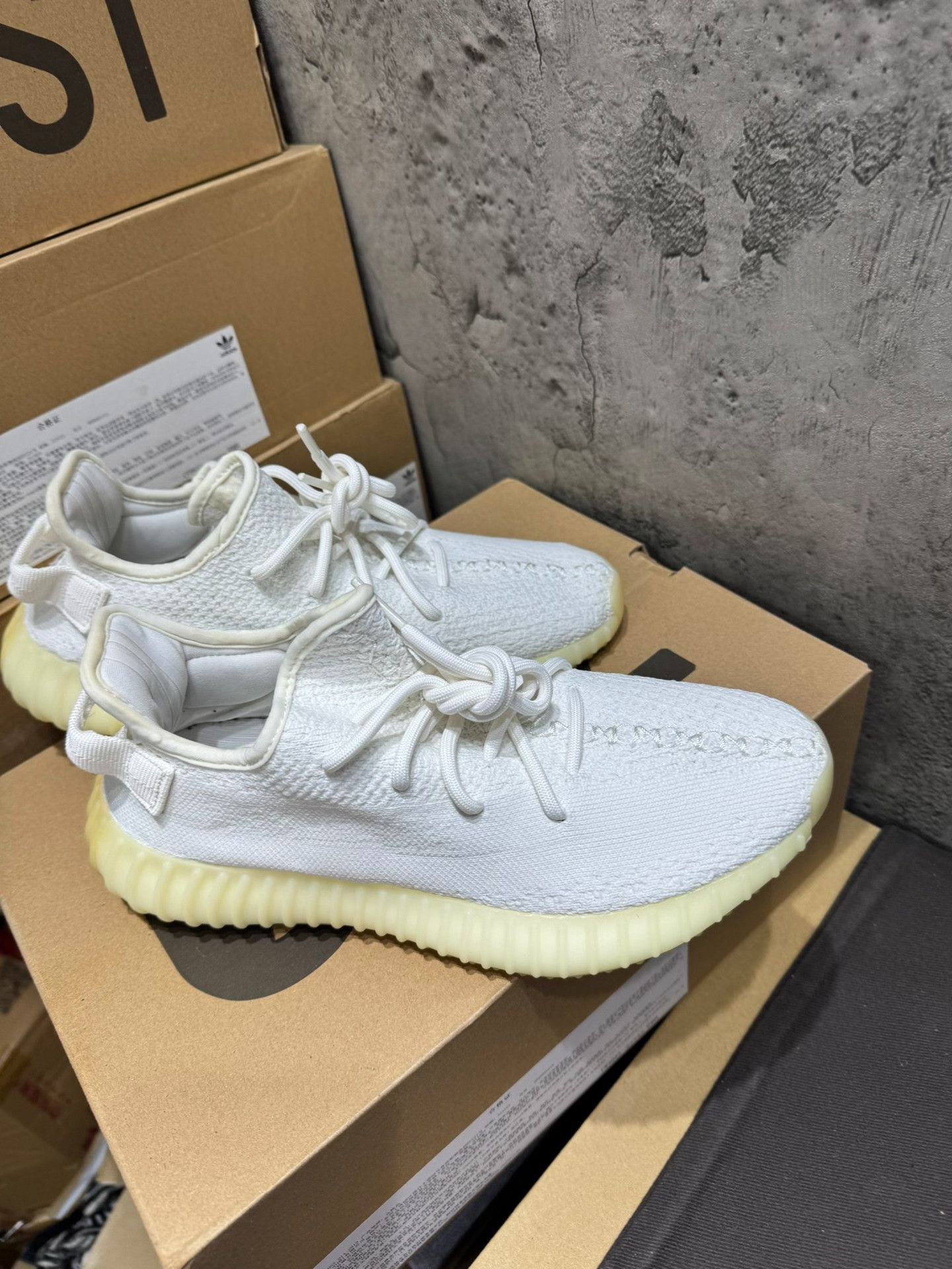 Adidas Adidas YEEZY350 White Lowtop Sneakers 40 Men Size US 7.5 / EU 40-41 - 2 Thumbnail