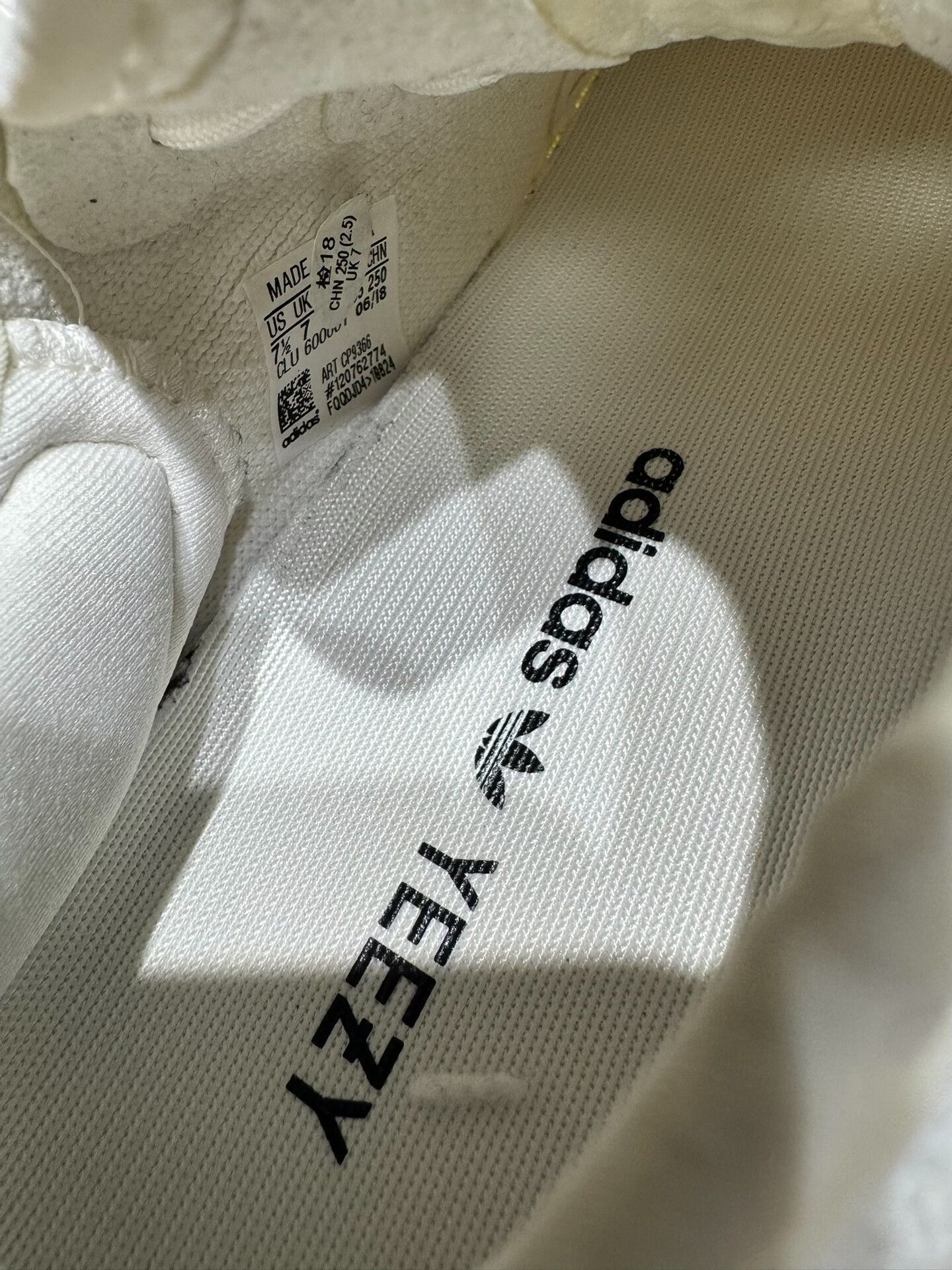 Adidas Adidas YEEZY350 White Lowtop Sneakers 40 Men Size US 7.5 / EU 40-41 - 4 Thumbnail