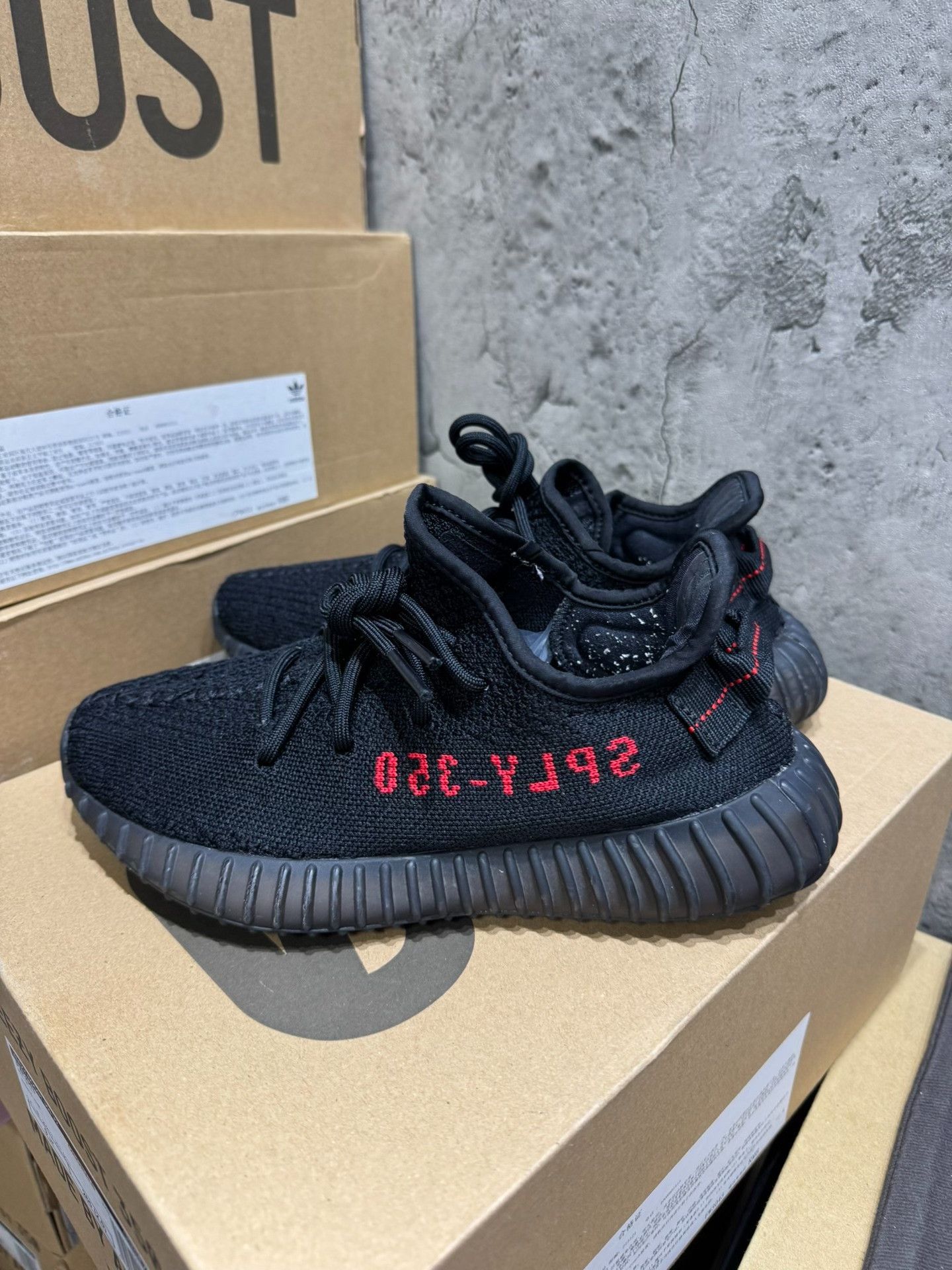 Adidas Adidas YEEZY350 Black Lowtop Sneakers 37 Men Size US 5 / EU 37 - 2 Thumbnail