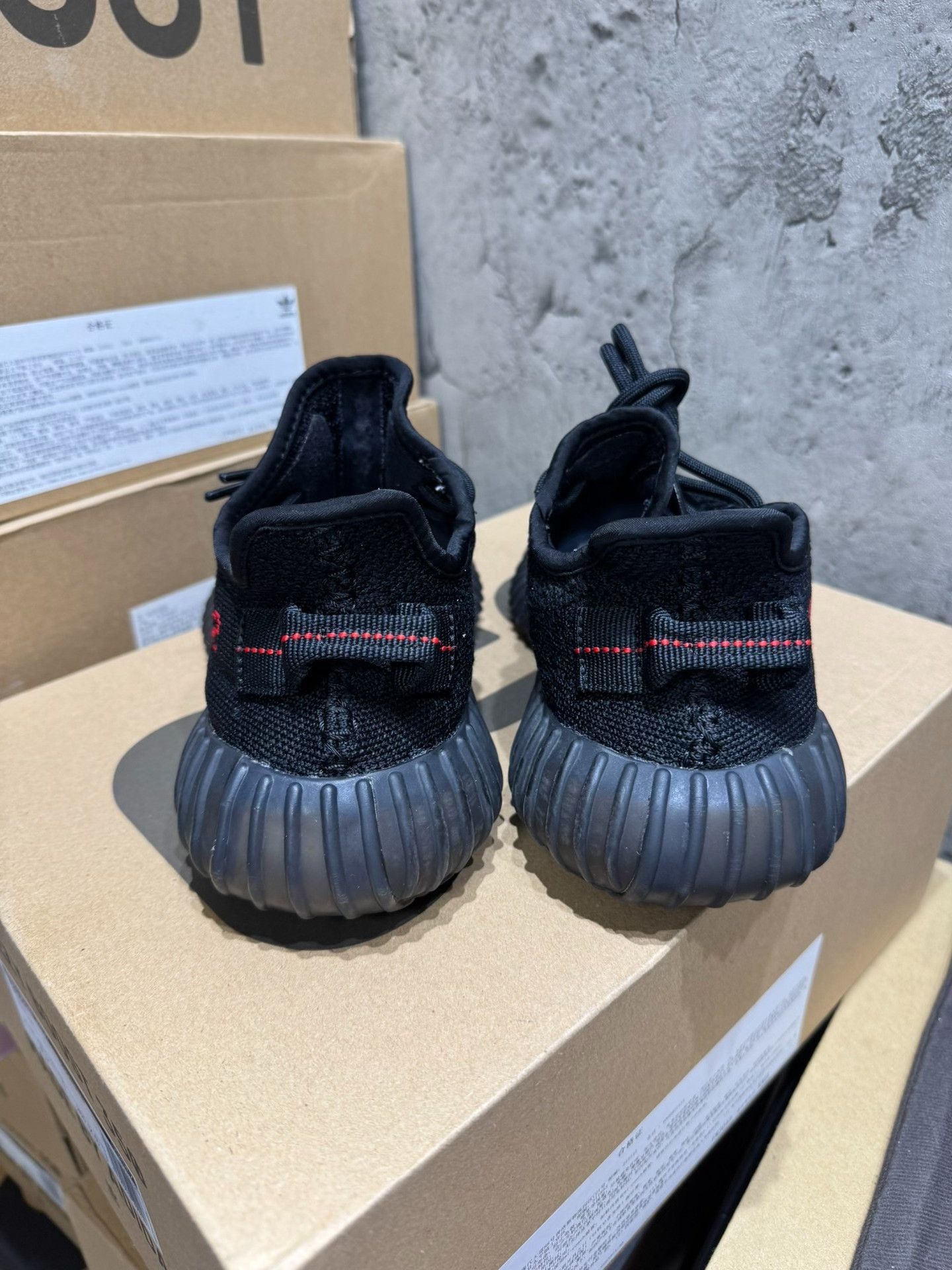Adidas Adidas YEEZY350 Black Lowtop Sneakers 37 Men Size US 5 / EU 37 - 4 Thumbnail