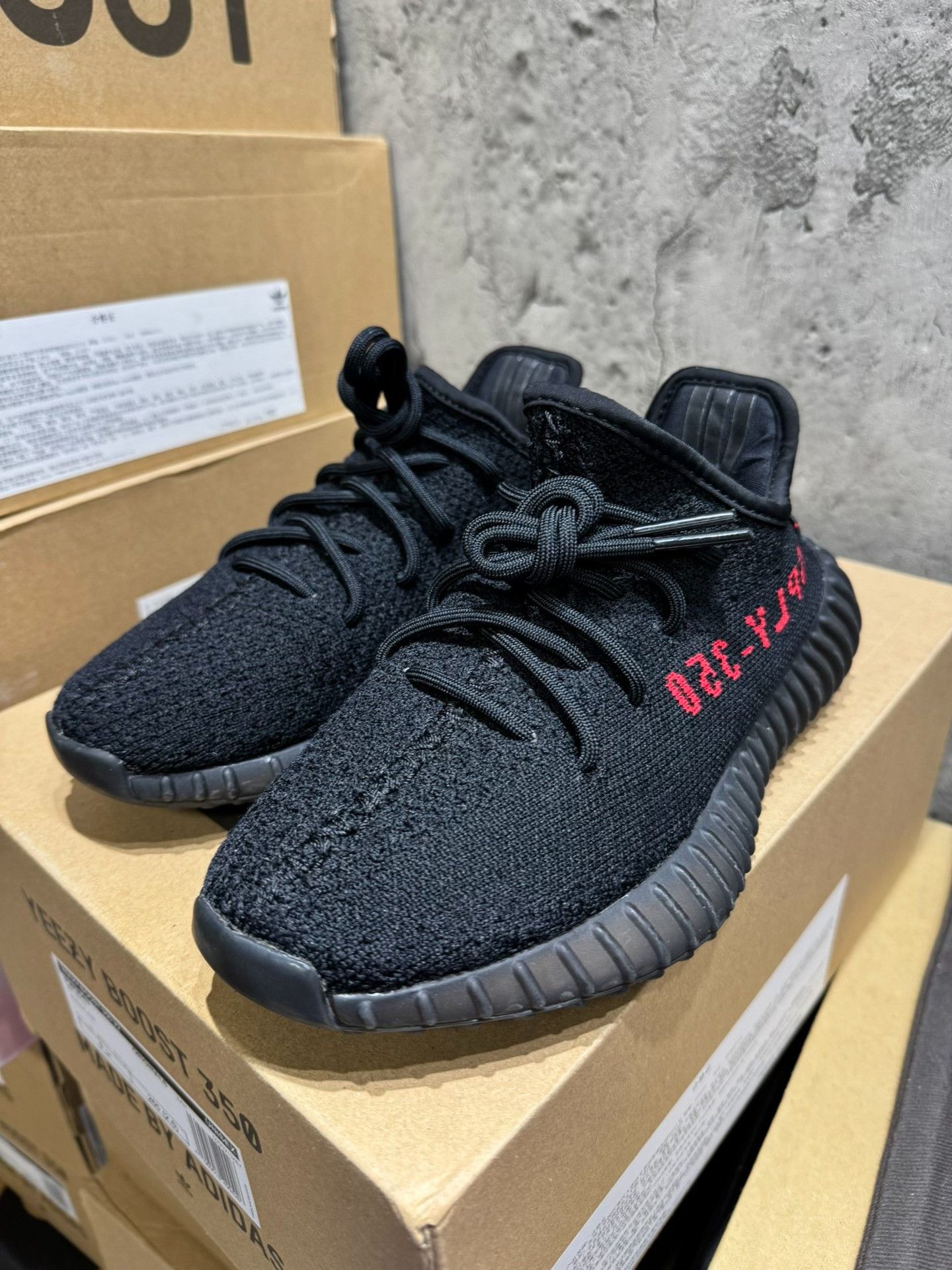 Adidas Adidas YEEZY350 Black Lowtop Sneakers 37 Men Size US 5 / EU 37 - 3 Thumbnail