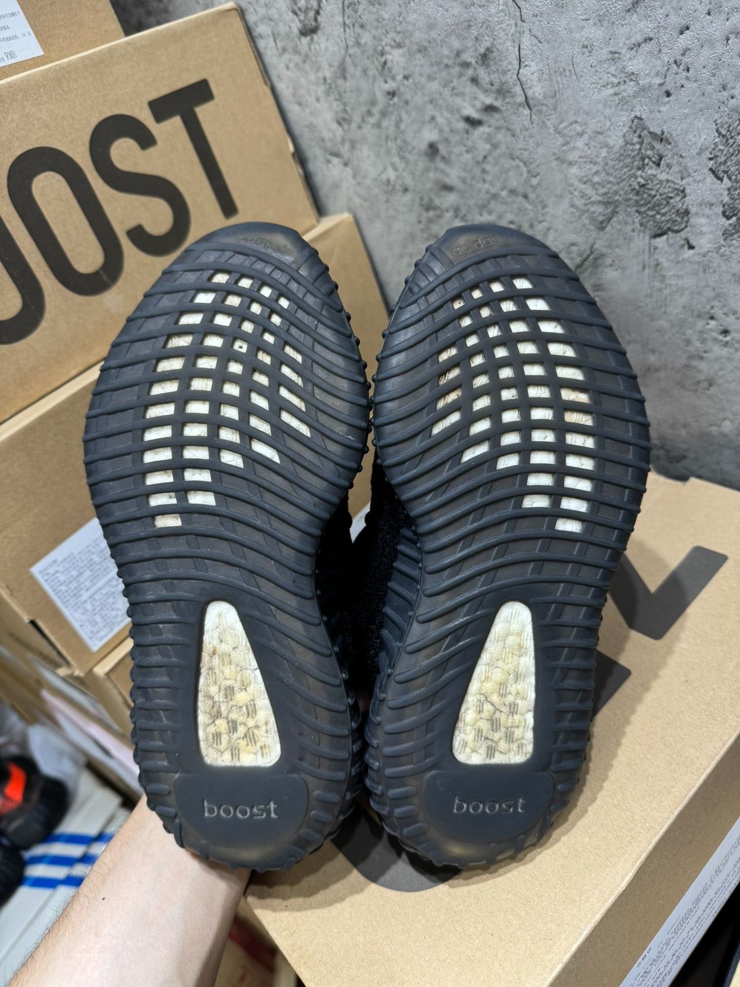 Adidas Adidas YEEZY350 Black Lowtop Sneakers 37 Men Size US 5 / EU 37 - 6 Thumbnail