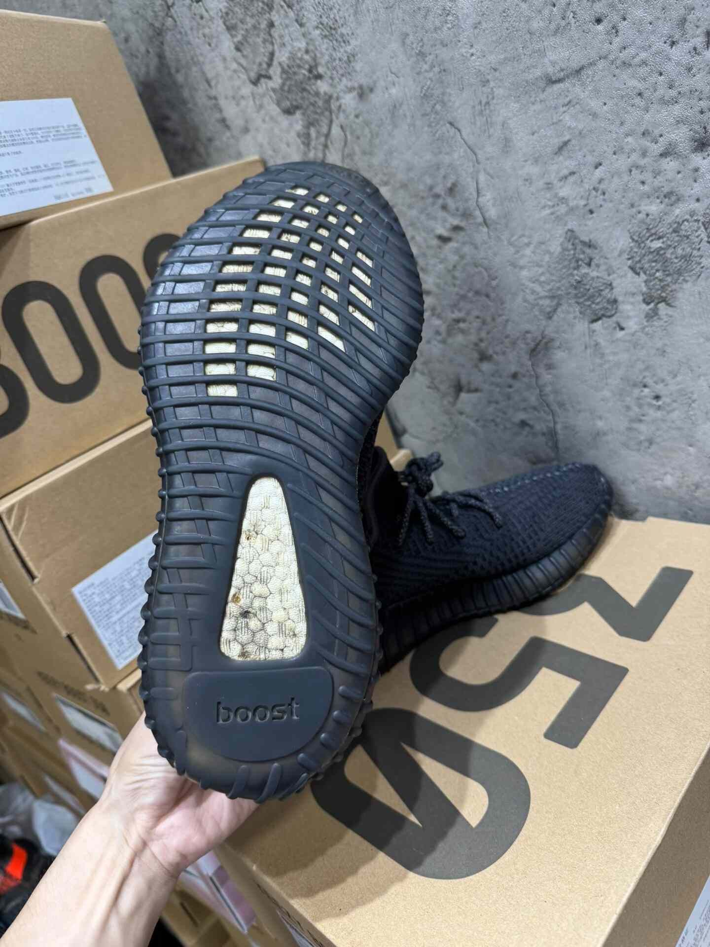 Adidas Adidas YEEZY350 Black Lowtop Sneakers 42 Men Size US 9 / EU 42 - 9 Thumbnail