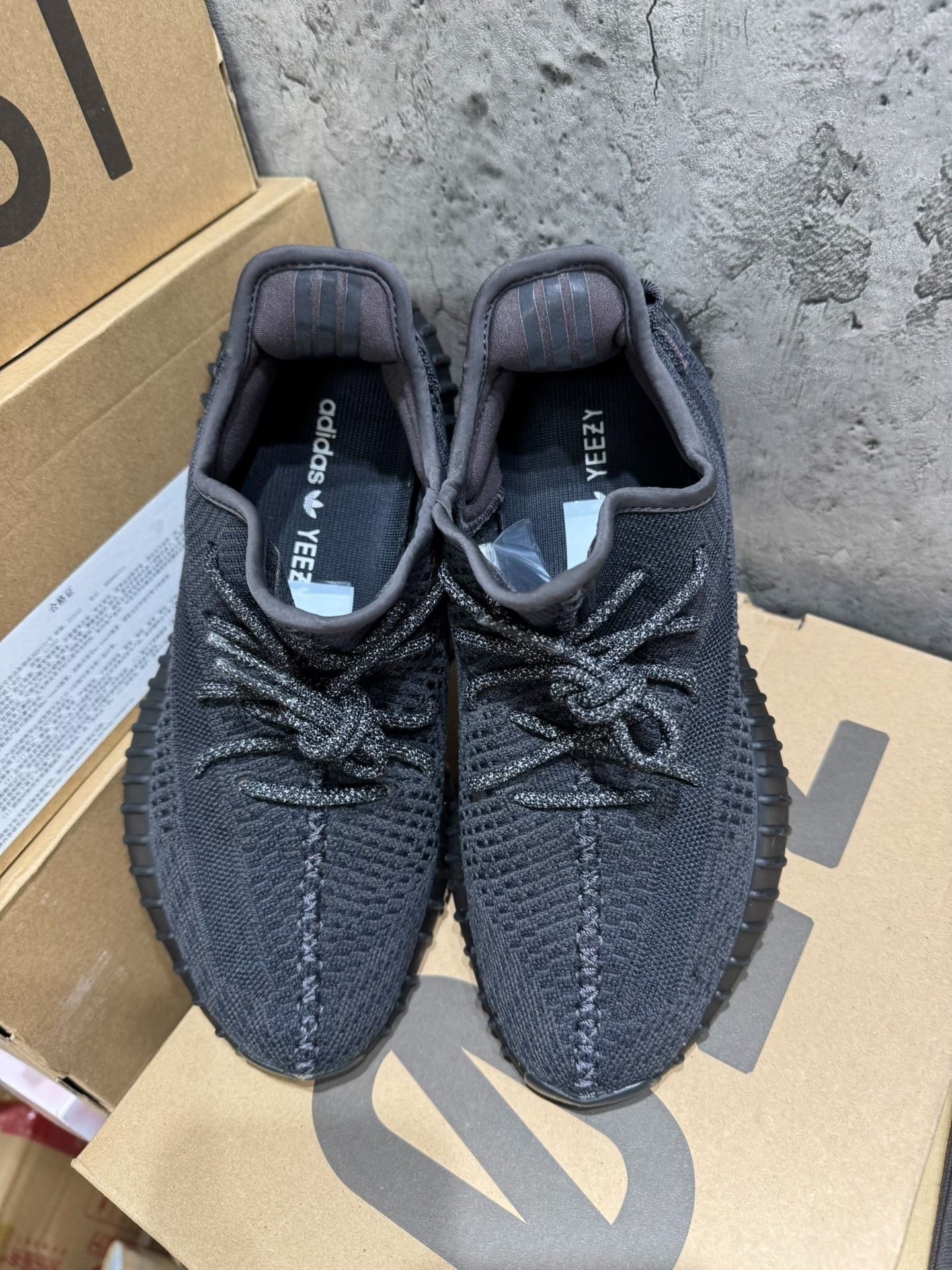 Adidas Adidas YEEZY350 Black Lowtop Sneakers 42 Men Size US 9 / EU 42 - 7 Thumbnail
