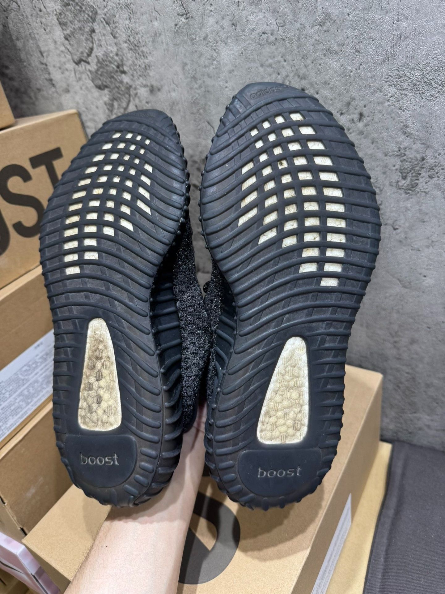 Yeezy Yeezy Black Lowtop Sneakers 9.5 Men Size US 9.5 / EU 42-43 - 7 Thumbnail