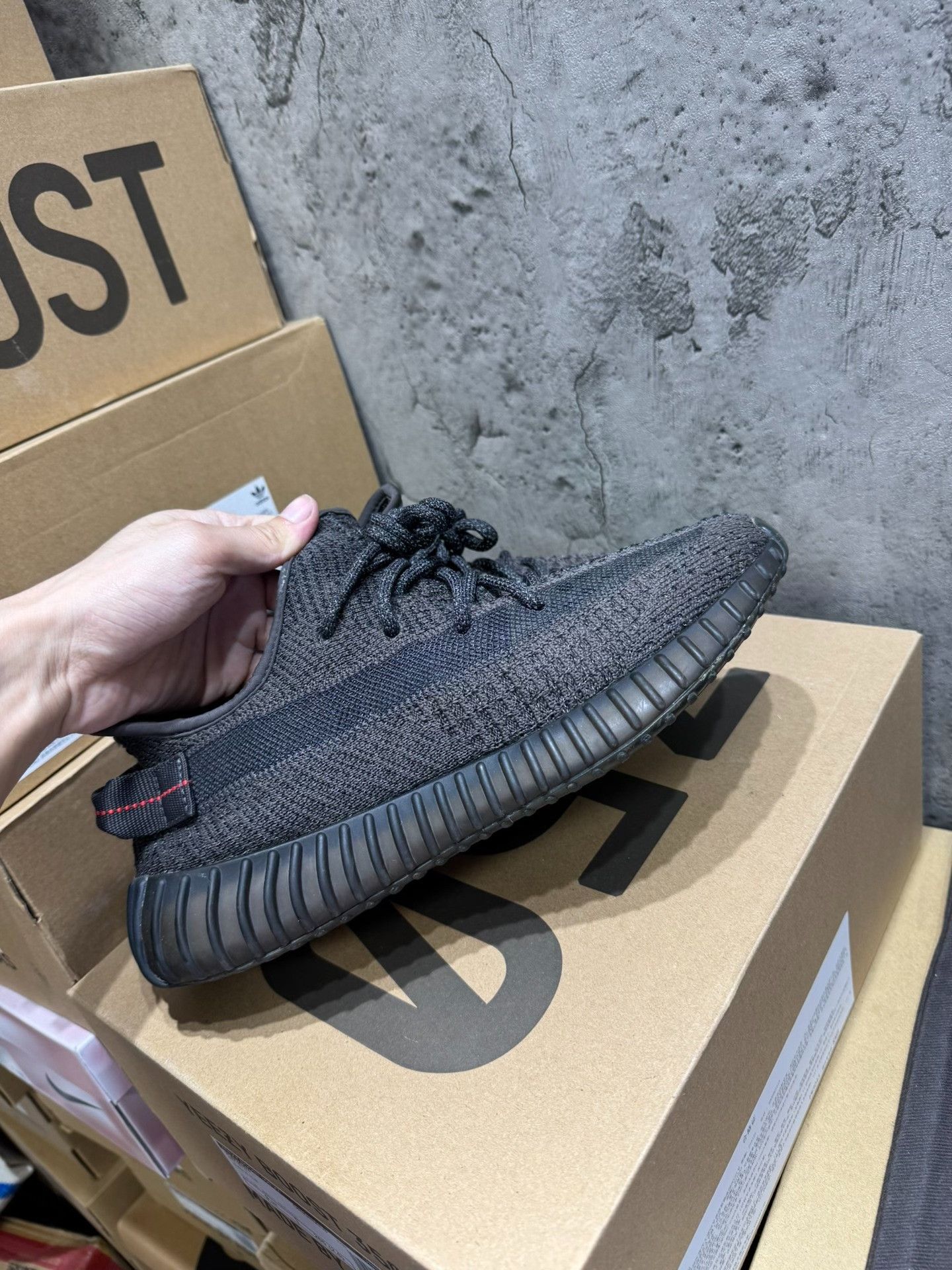 Yeezy Yeezy Black Lowtop Sneakers 42 Men Size US 9 / EU 42 - 4 Thumbnail