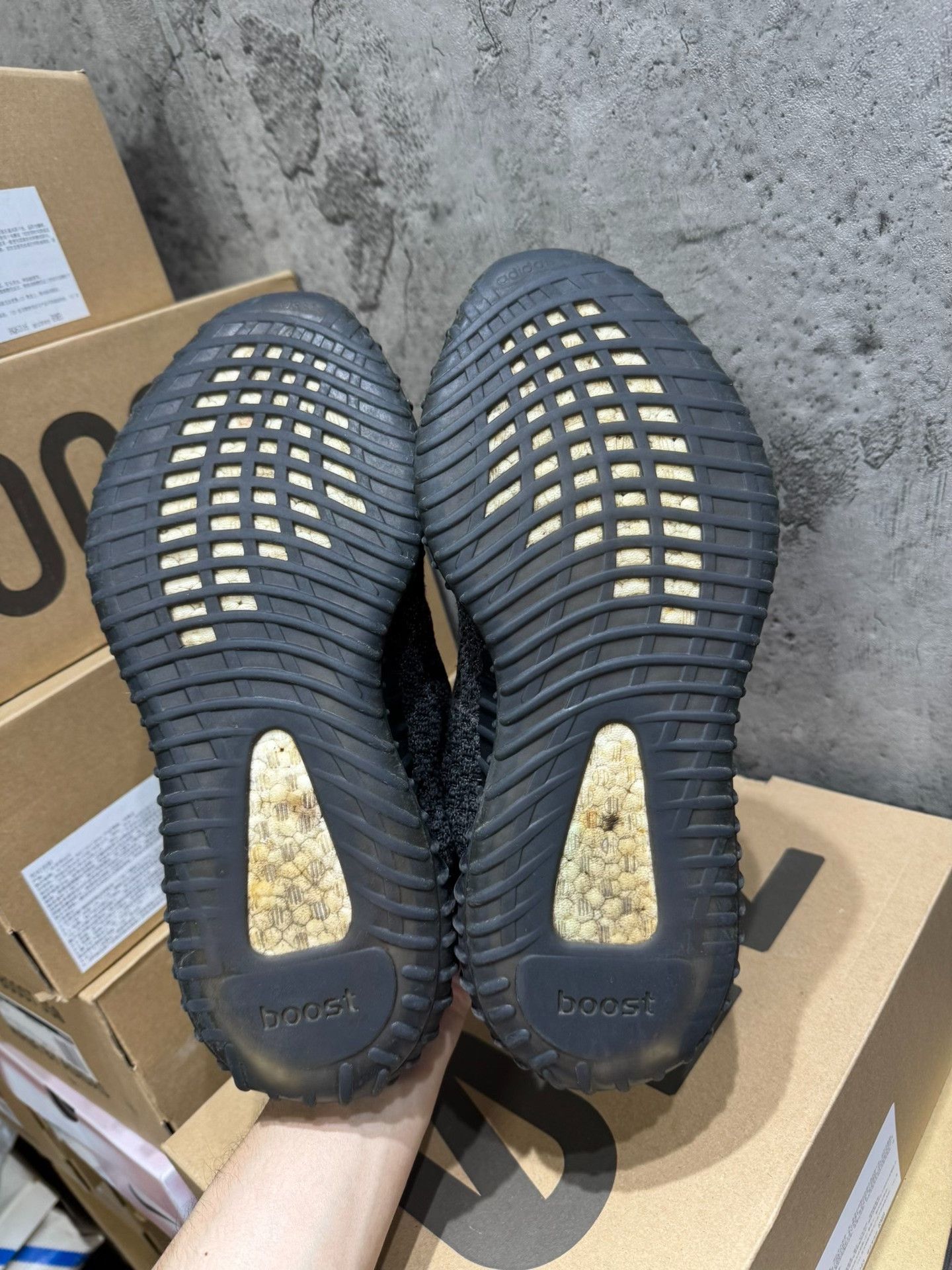 Yeezy Yeezy Black Lowtop Sneakers 42 Men Size US 9 / EU 42 - 6 Thumbnail