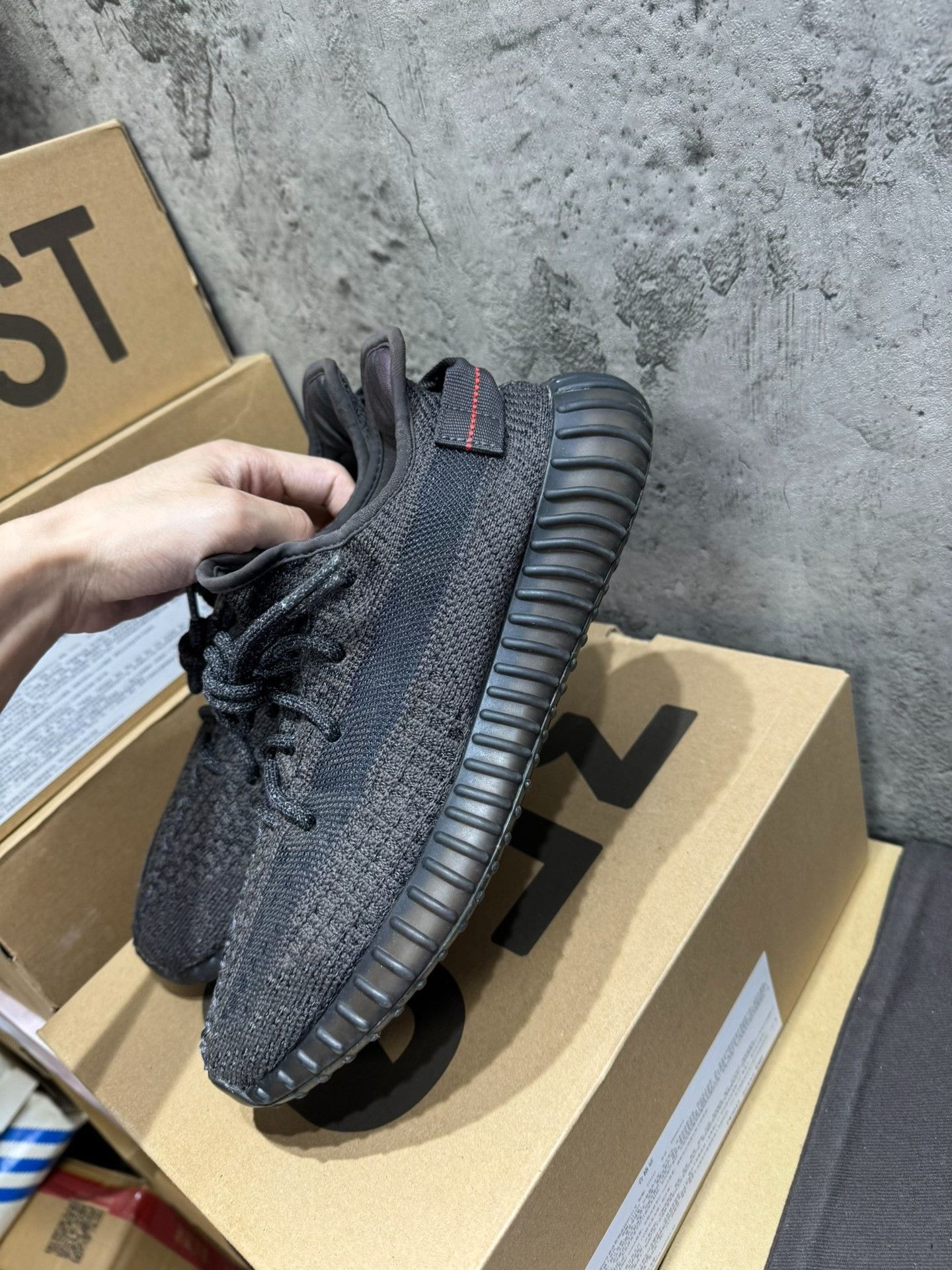 Yeezy Yeezy Black Lowtop Sneakers 42 Men Size US 9 / EU 42 - 5 Thumbnail