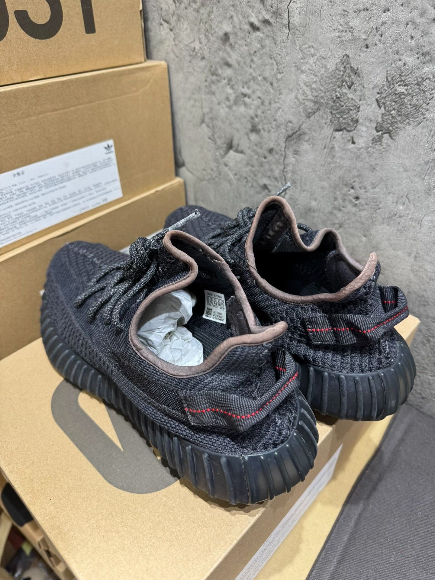 Adidas Adidas YEEZY350 Black Lowtop Sneakers 9.5 Men Size US 9.5 / EU 42-43 - 6 Thumbnail