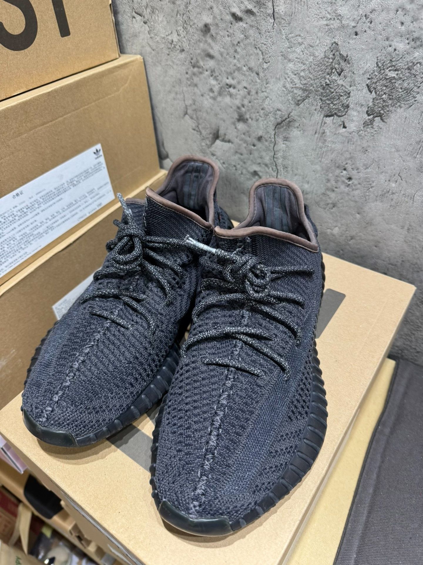 Adidas Adidas YEEZY350 Black Lowtop Sneakers 9.5 Men Size US 9.5 / EU 42-43 - 2 Thumbnail
