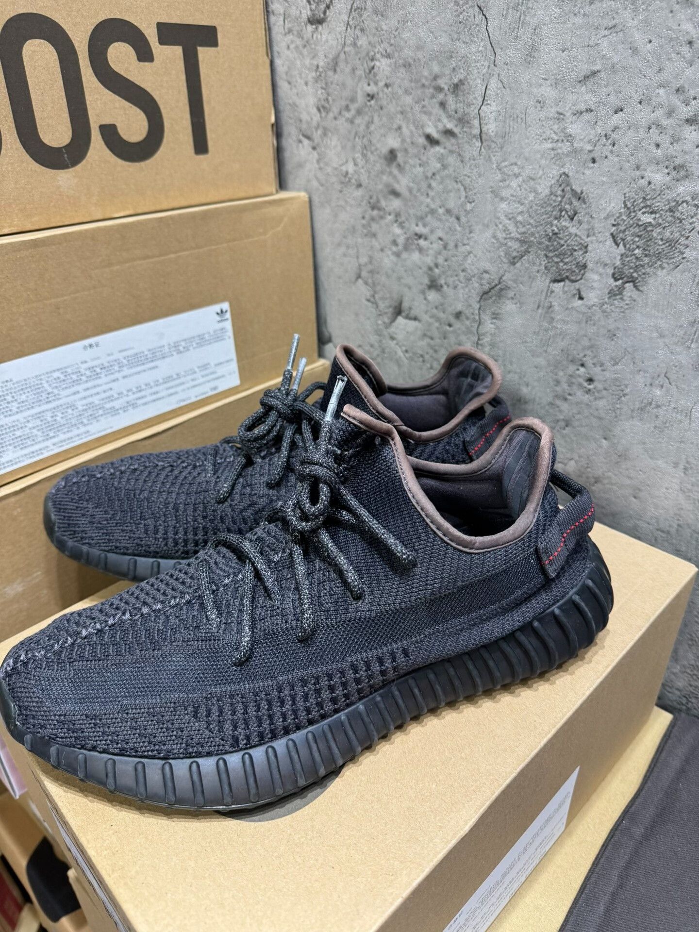 Adidas Adidas YEEZY350 Black Lowtop Sneakers 9.5 Men Size US 9.5 / EU 42-43 - 7 Thumbnail