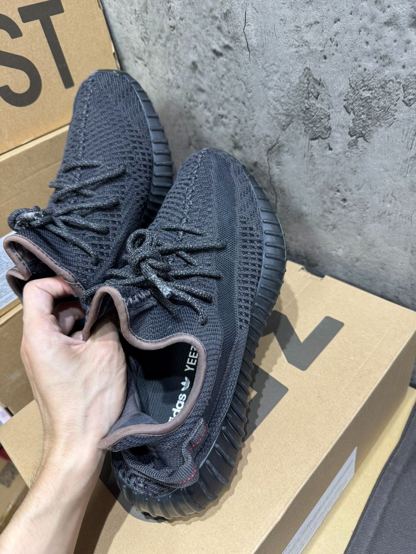 Adidas Adidas YEEZY350 Black Lowtop Sneakers 9.5 Men Size US 9.5 / EU 42-43 - 4 Thumbnail