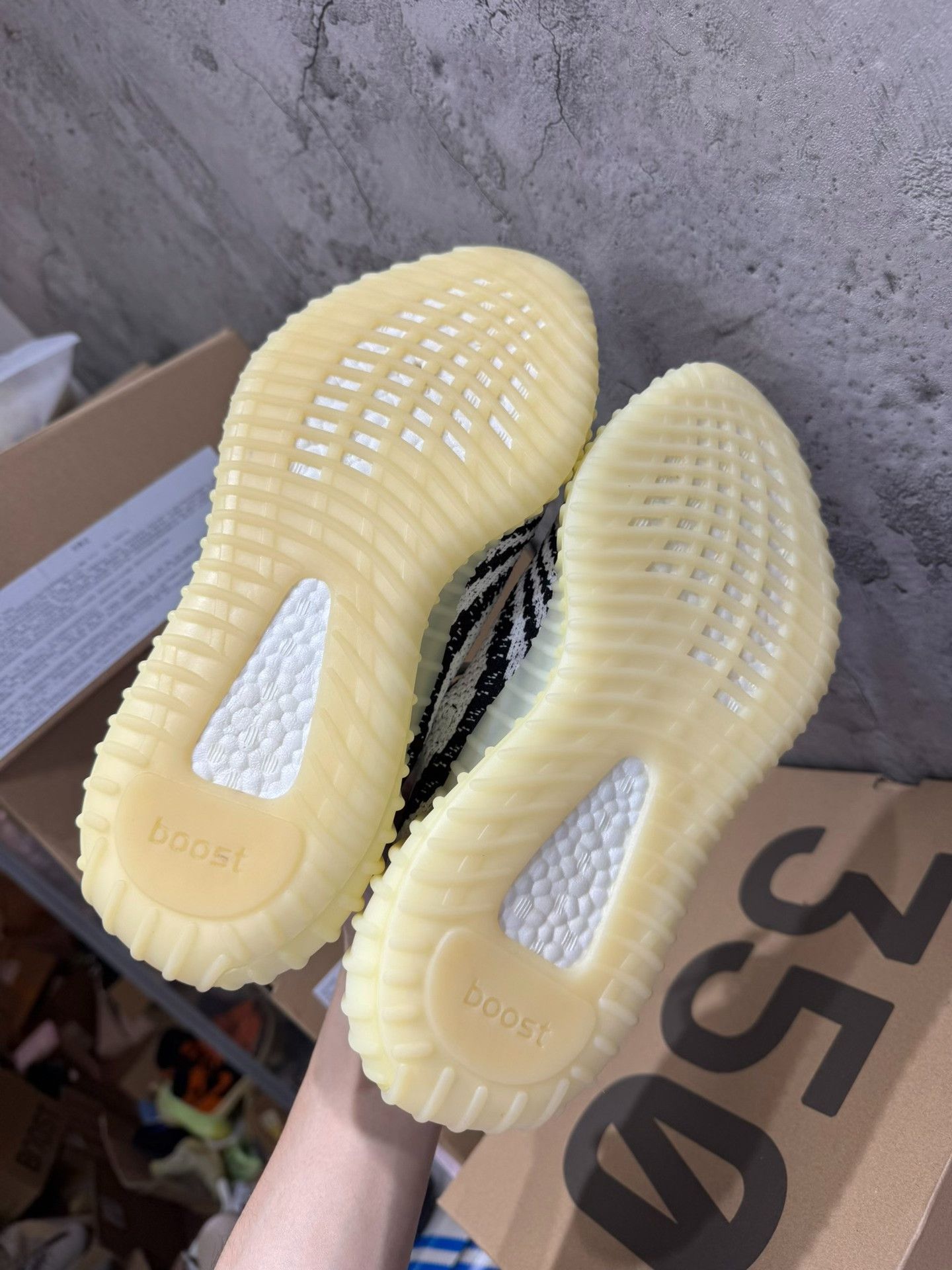 Adidas Adidas YEEZY350 White Lowtop Sneakers 40 Men Size US 7.5 / EU 40-41 - 6 Thumbnail