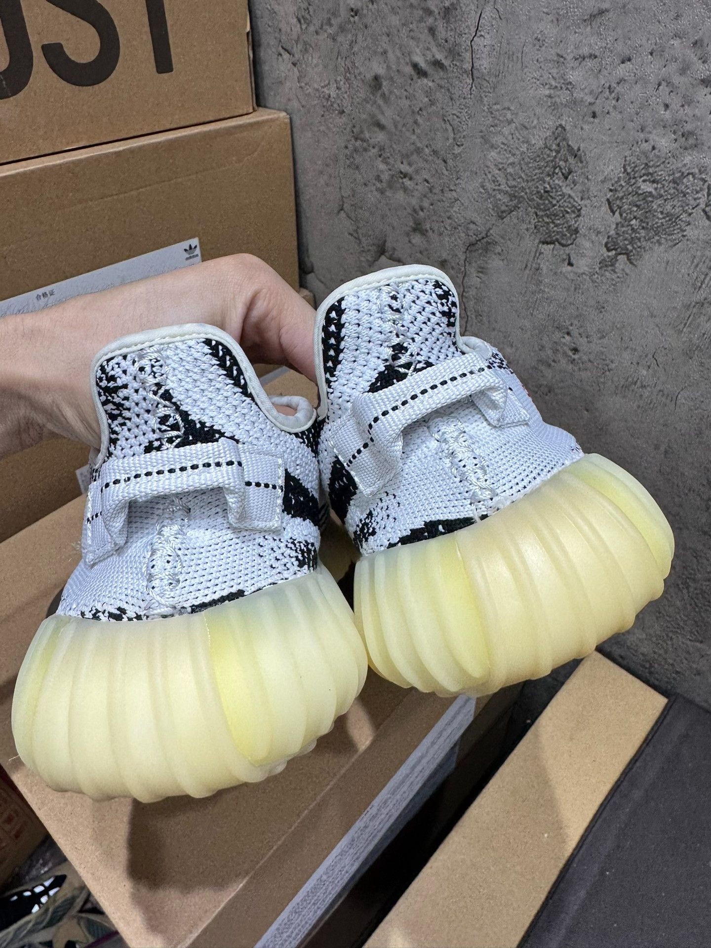 Adidas Adidas YEEZY350 White Lowtop Sneakers 40 Men Size US 7.5 / EU 40-41 - 2 Thumbnail