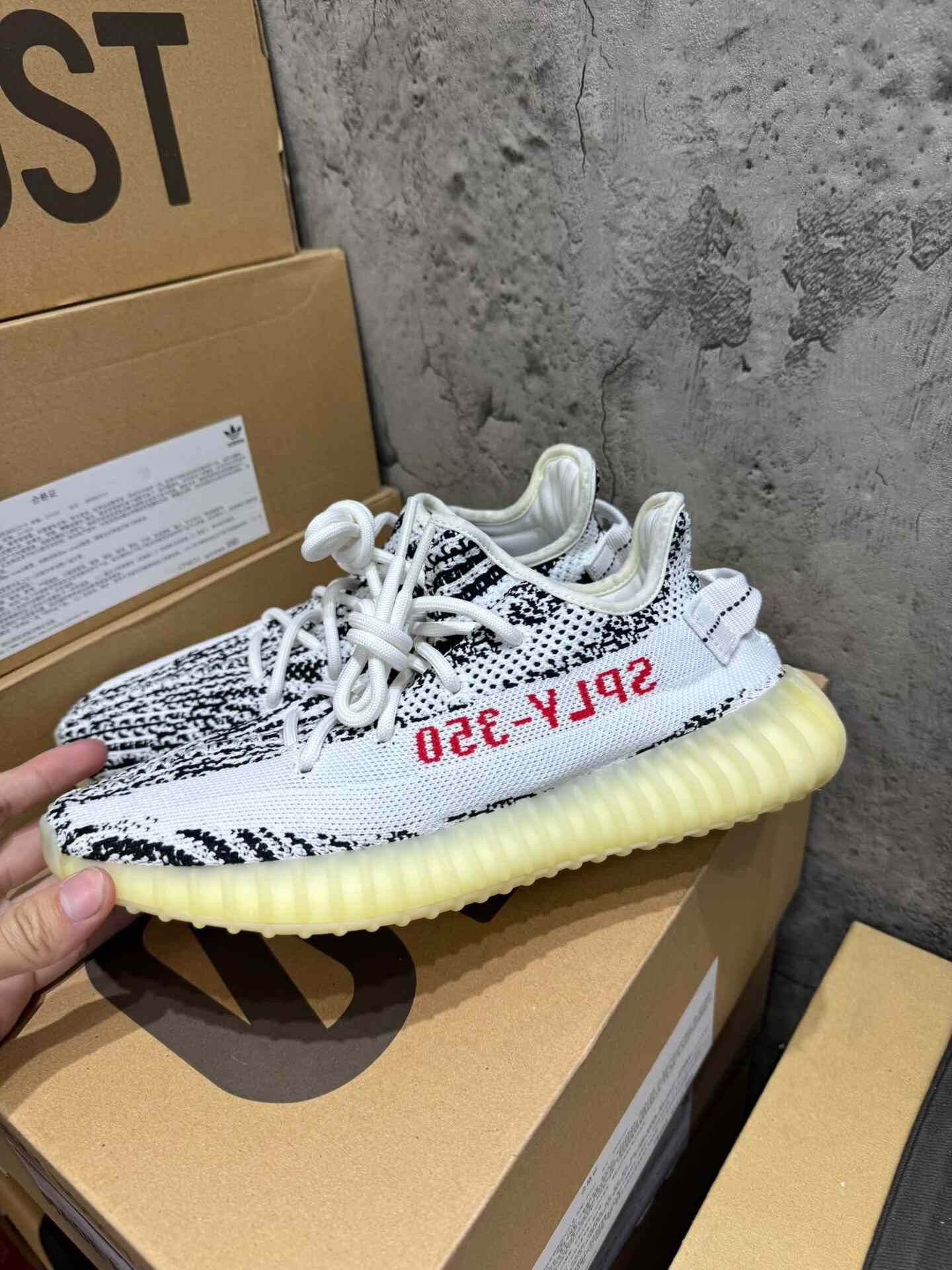 Adidas Adidas YEEZY350 White Lowtop Sneakers 40 Men Size US 7.5 / EU 40-41 - 4 Thumbnail