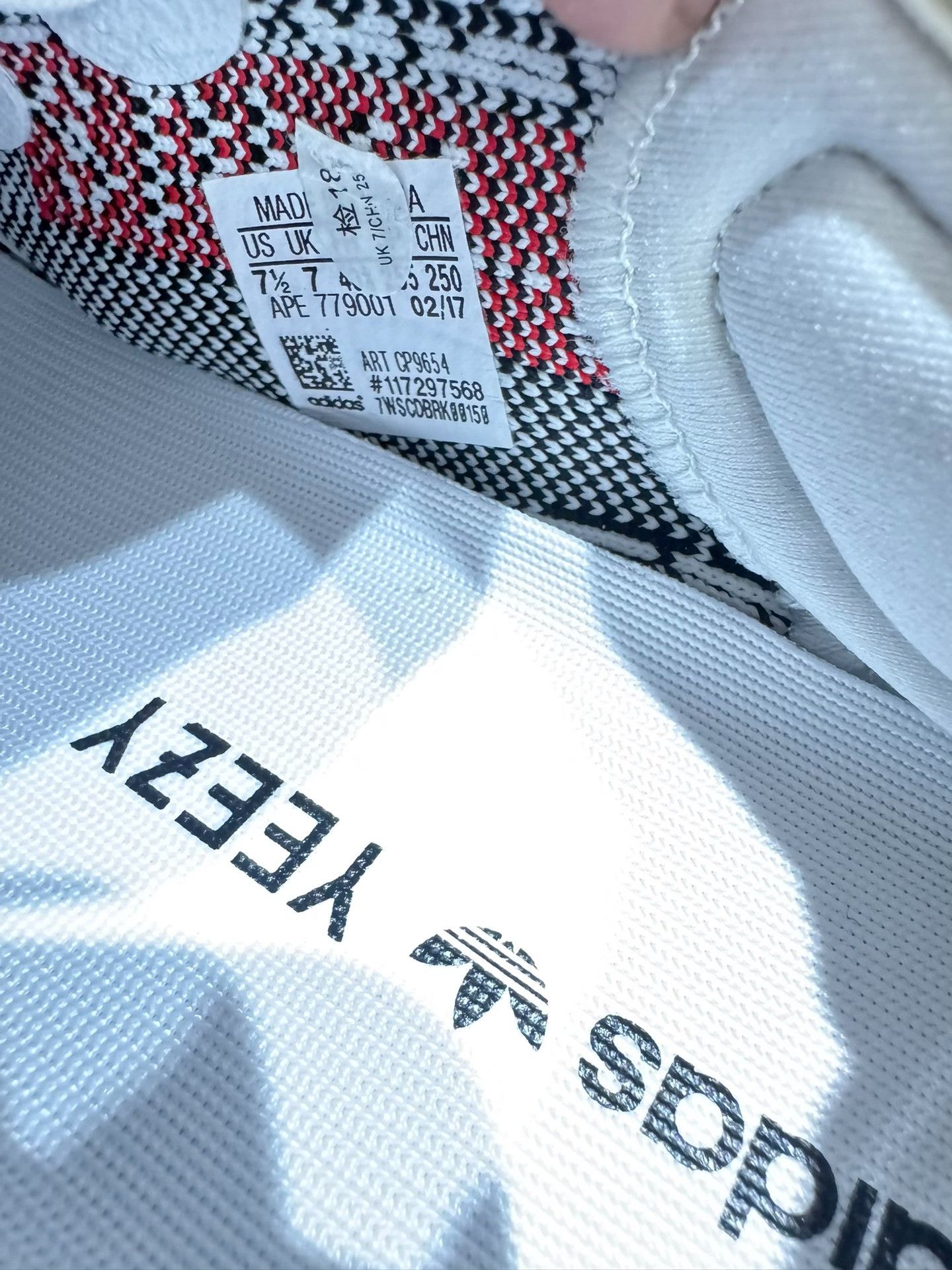 Adidas Adidas YEEZY350 White Lowtop Sneakers 40 Men Size US 7.5 / EU 40-41 - 7 Thumbnail