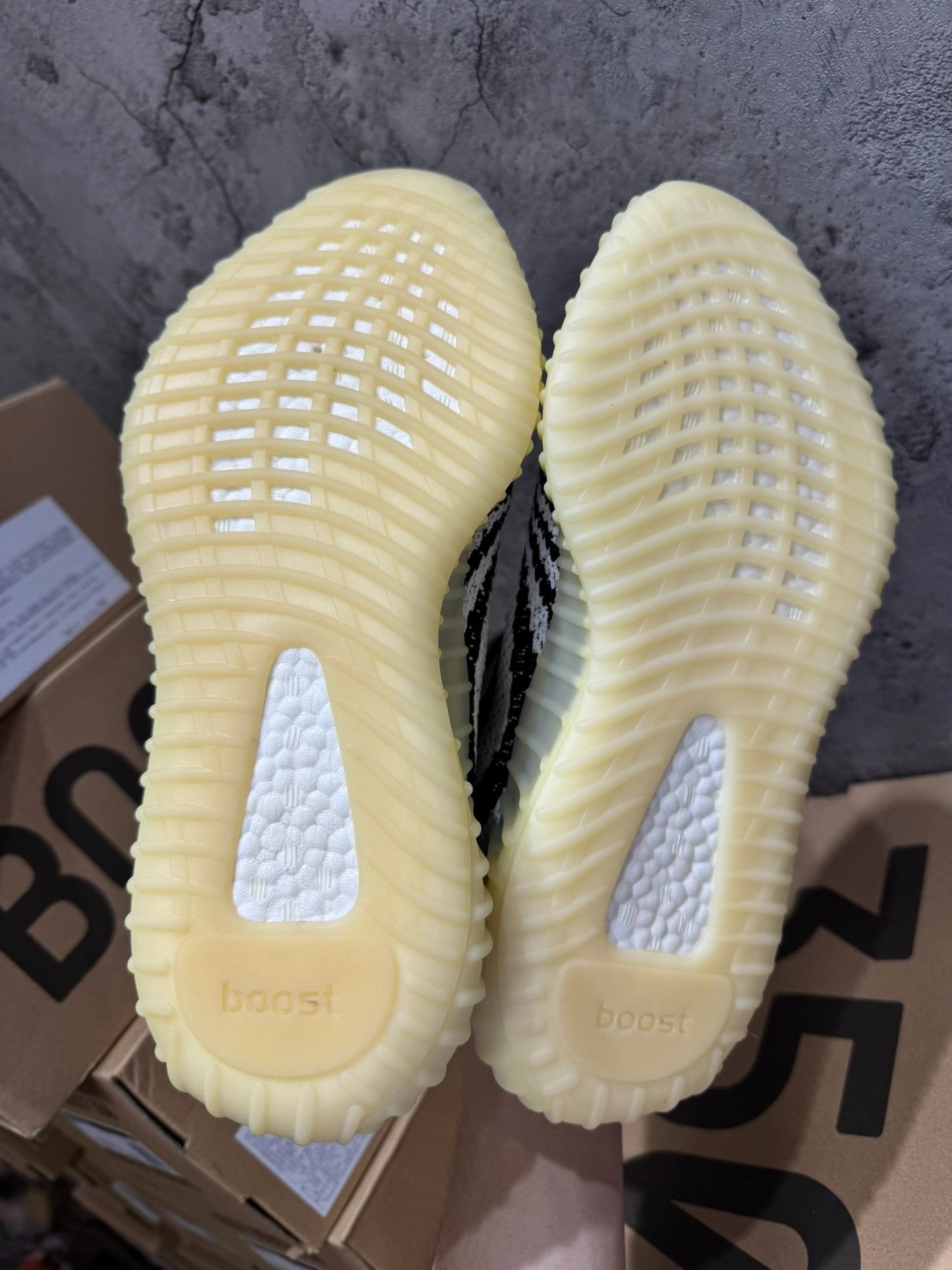 Adidas Adidas YEEZY350 White Lowtop Sneakers 40 Men Size US 7.5 / EU 40-41 - 8 Thumbnail
