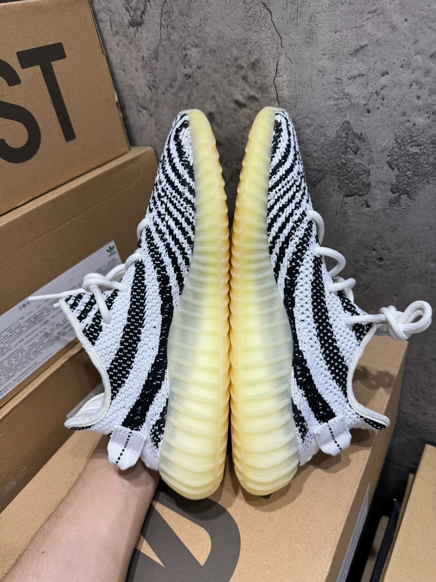 Adidas Adidas YEEZY350 White Lowtop Sneakers 40 Men Size US 7.5 / EU 40-41 - 5 Thumbnail
