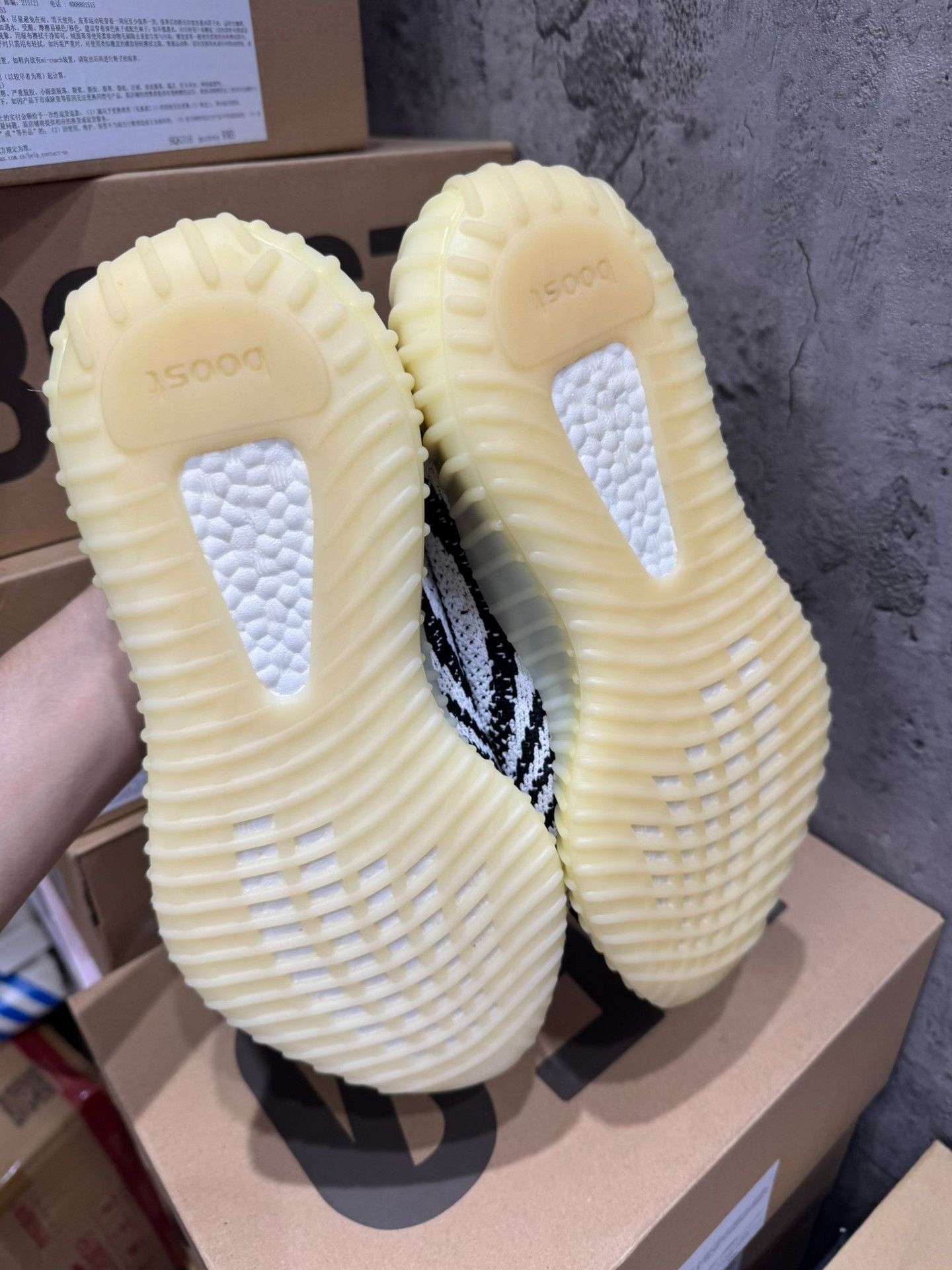 Adidas Adidas YEEZY350 White Lowtop Sneakers 40 Men Size US 7.5 / EU 40-41 - 3 Thumbnail