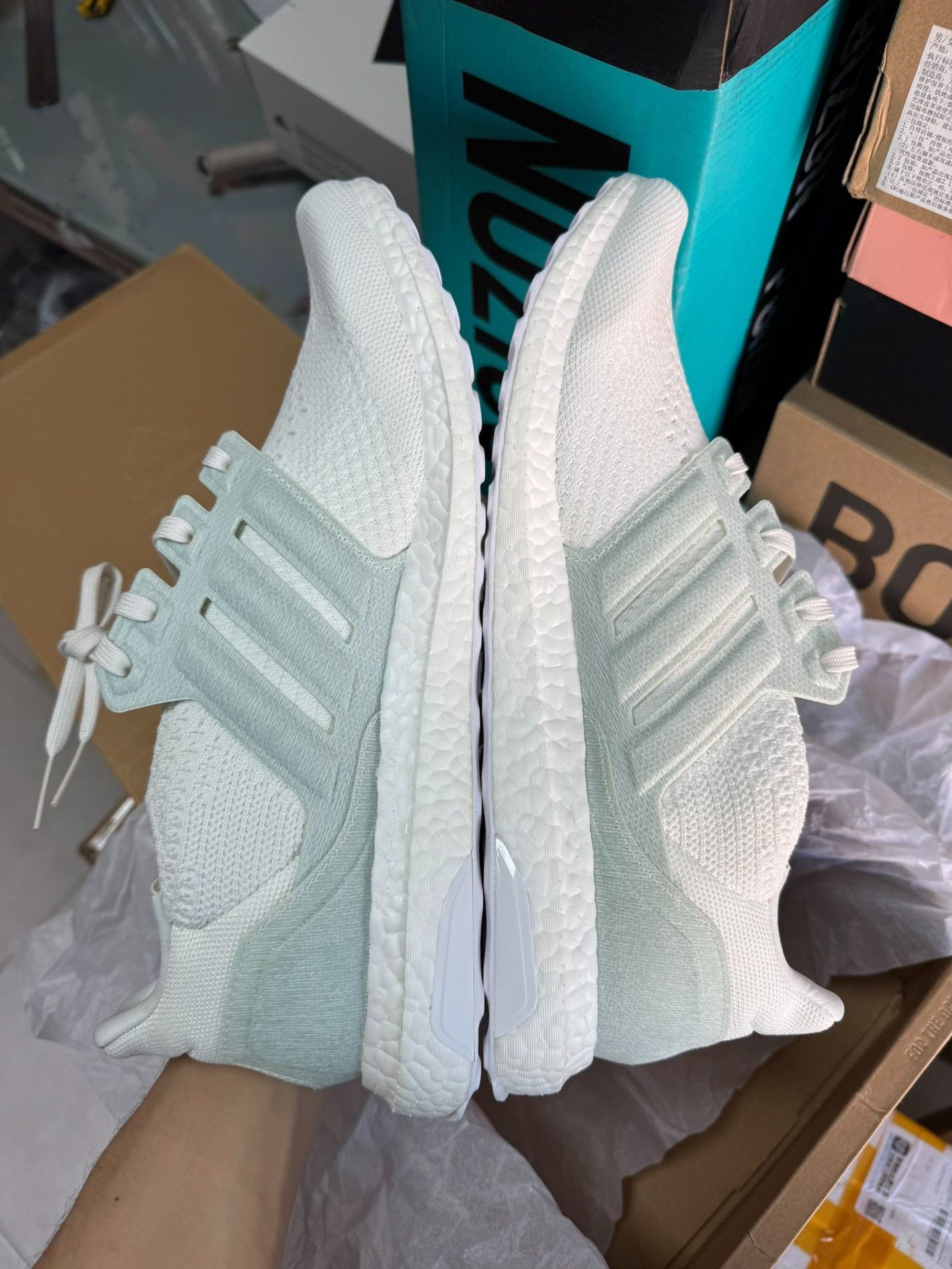 Adidas Adidas White Lowtop Sneakers 11 Men Size US 11 / EU 44 - 7 Thumbnail