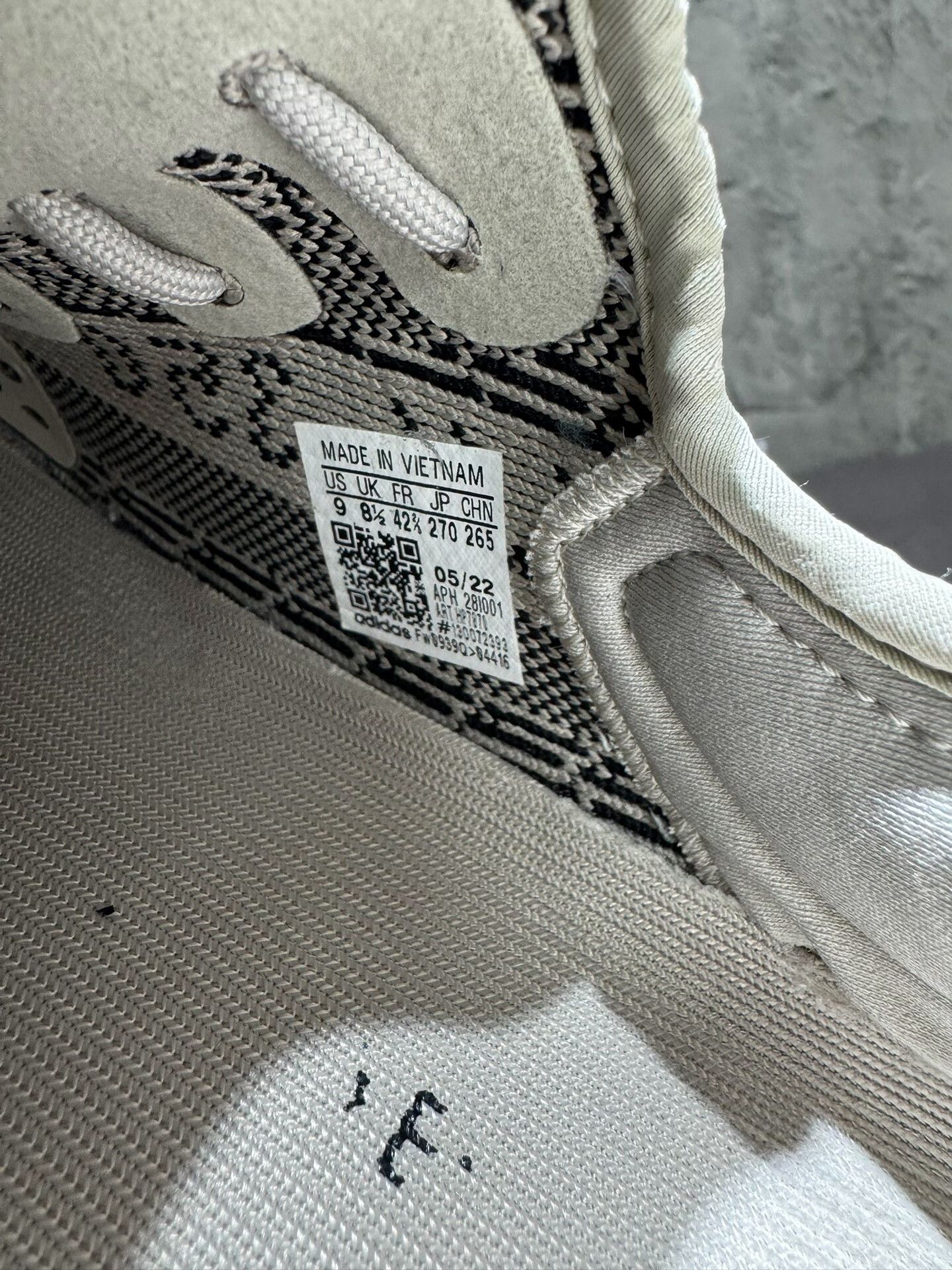 Adidas Adidas YEEZY350 Gray Lowtop Sneakers 42 Men Size US 9 / EU 42 - 7 Thumbnail