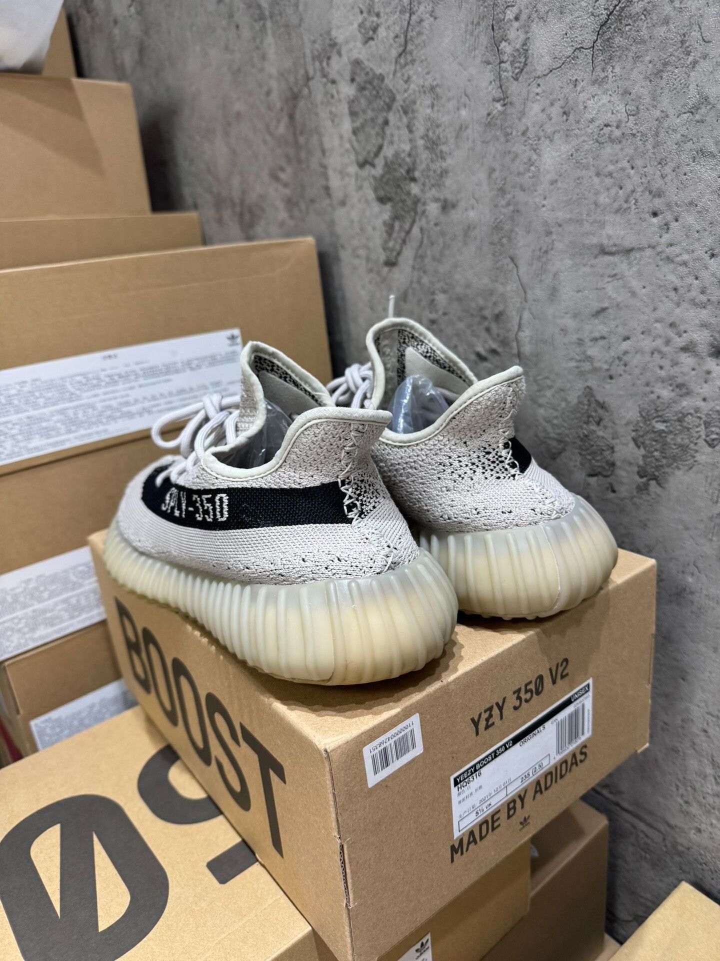 Adidas Adidas YEEZY350 Gray Lowtop Sneakers 42 Men Size US 9 / EU 42 - 4 Thumbnail