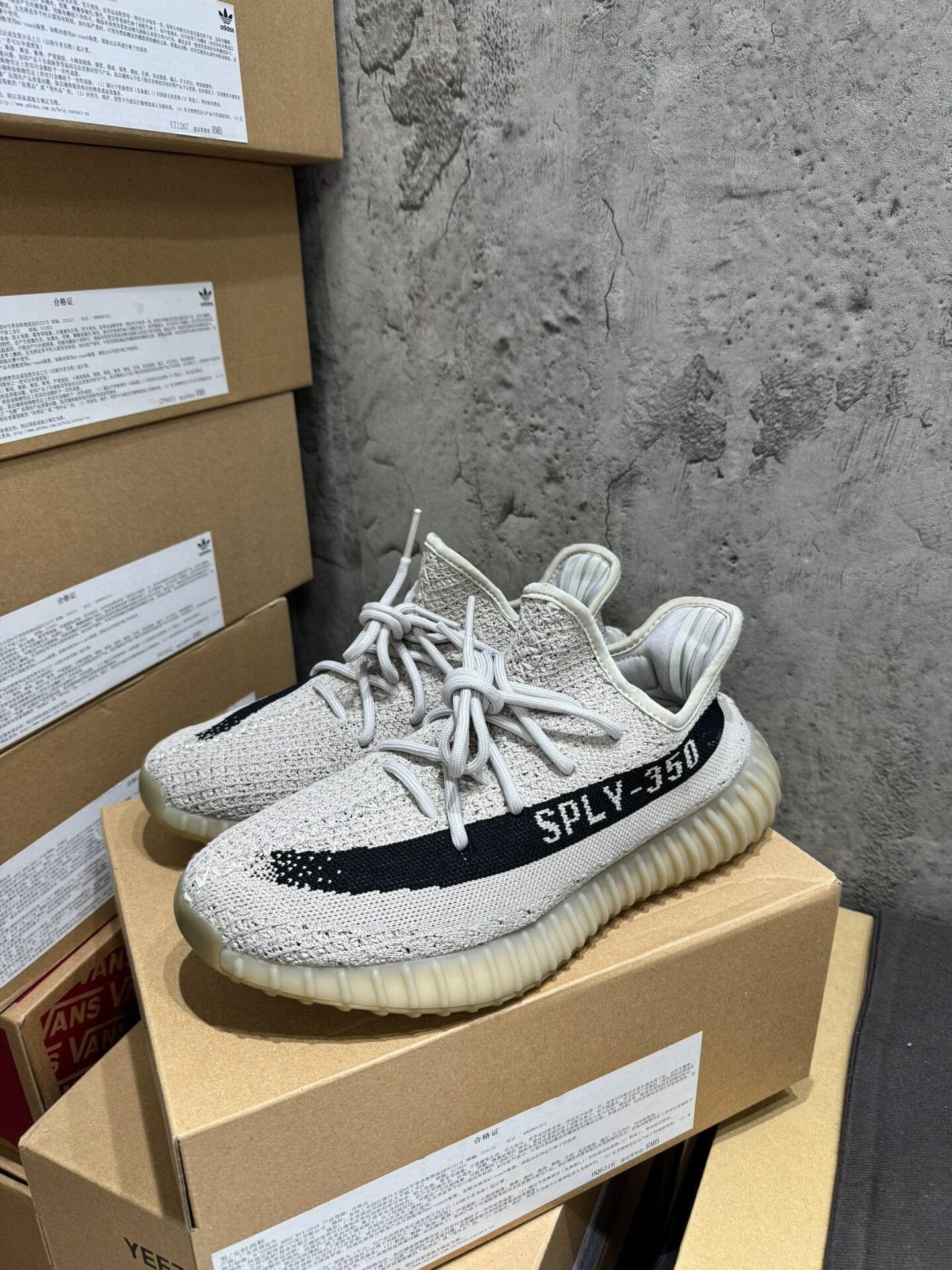 Adidas Adidas YEEZY350 Gray Lowtop Sneakers 42 Men Size US 9 / EU 42 - 3 Thumbnail