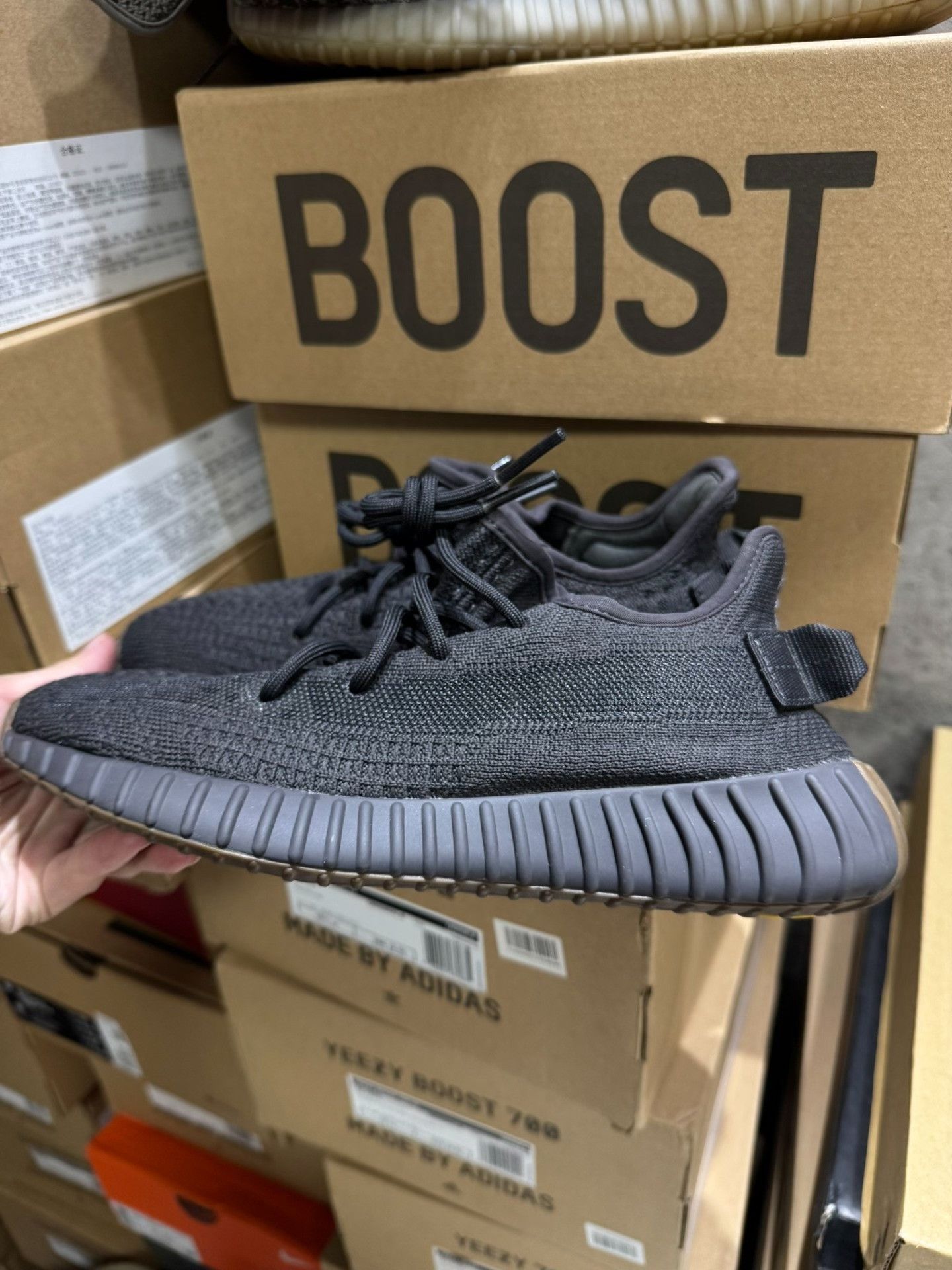 Adidas Adidas YEEZY350 Black Lowtop Sneakers 40 Men Size US 7.5 / EU 40-41 - 9 Thumbnail