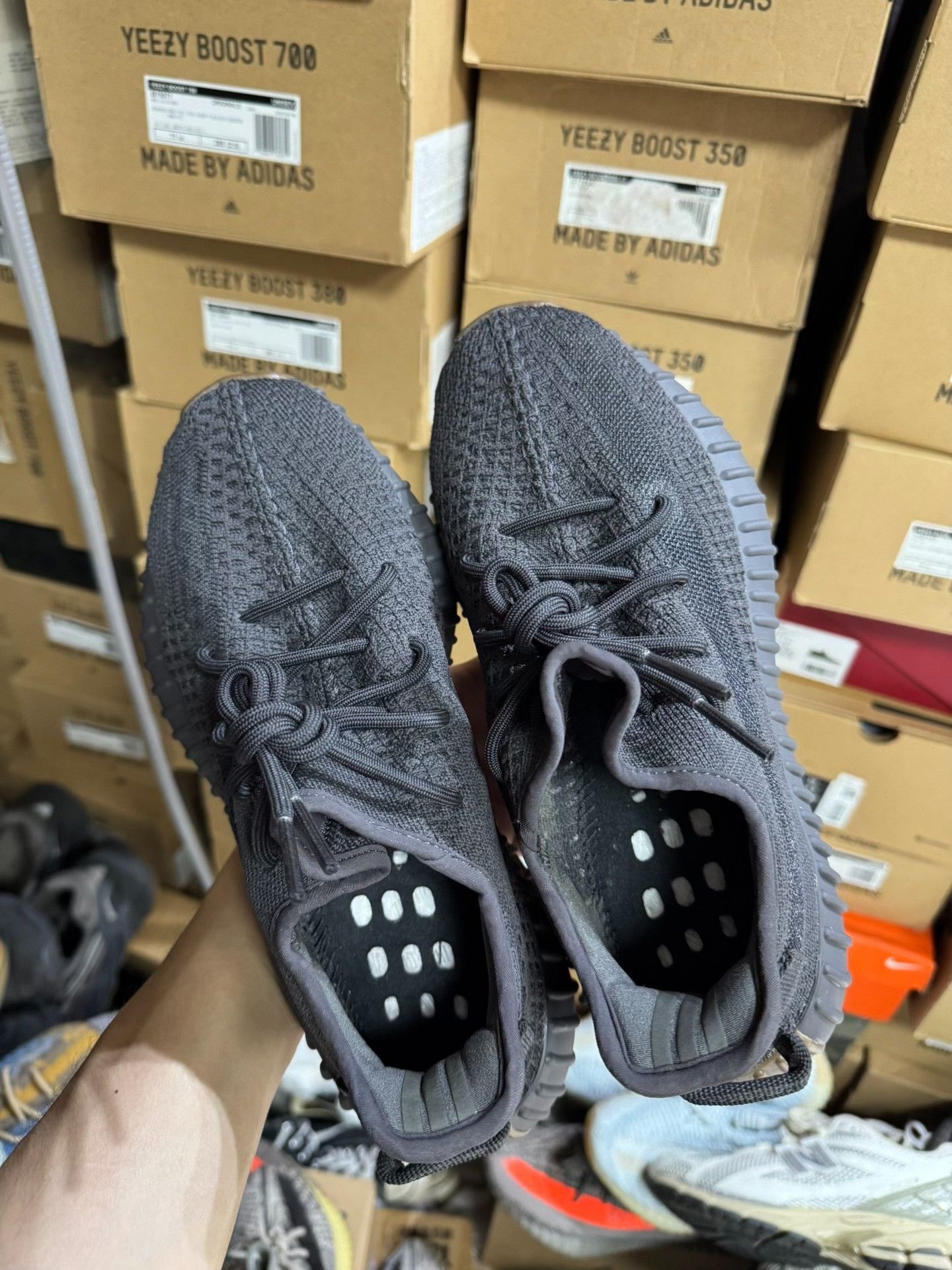Adidas Adidas YEEZY350 Black Lowtop Sneakers 40 Men Size US 7.5 / EU 40-41 - 3 Thumbnail