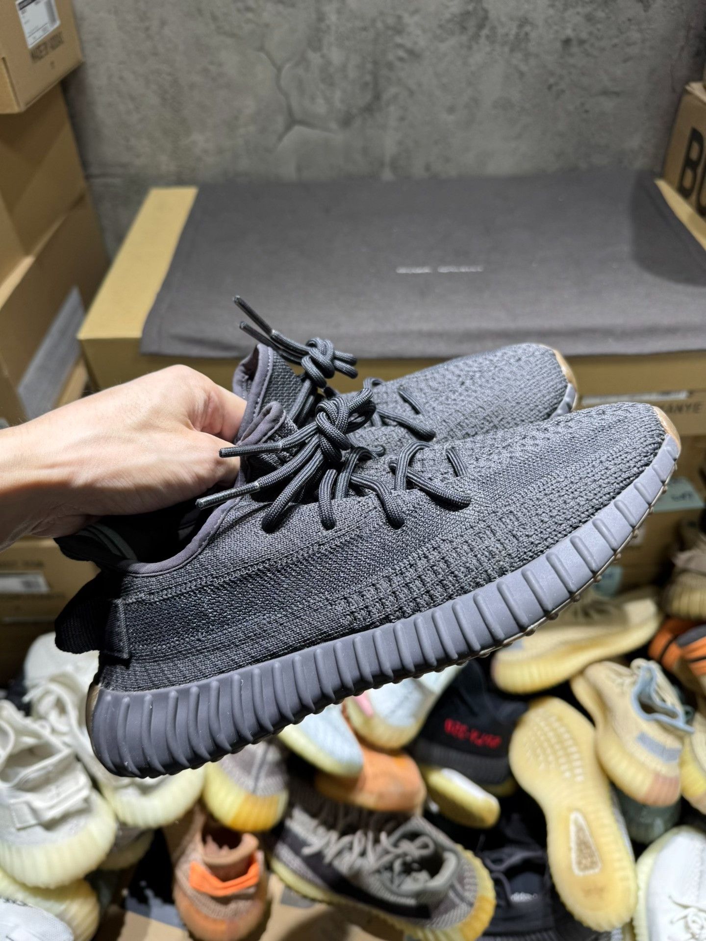 Adidas Adidas YEEZY350 Black Lowtop Sneakers 40 Men Size US 7.5 / EU 40-41 - 2 Thumbnail