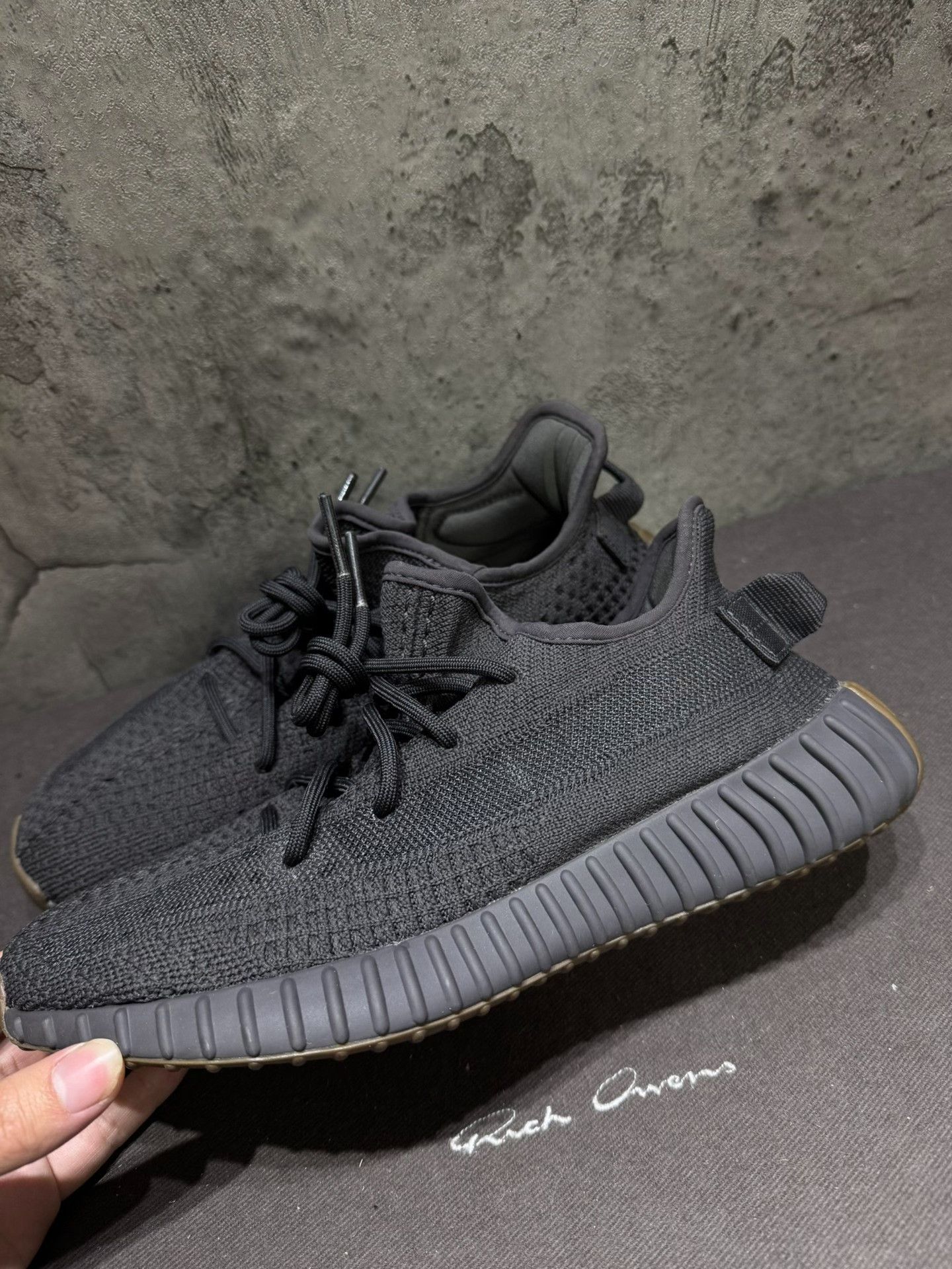 Adidas Adidas YEEZY350 Black Lowtop Sneakers 40 Men Size US 7.5 / EU 40-41 - 7 Thumbnail