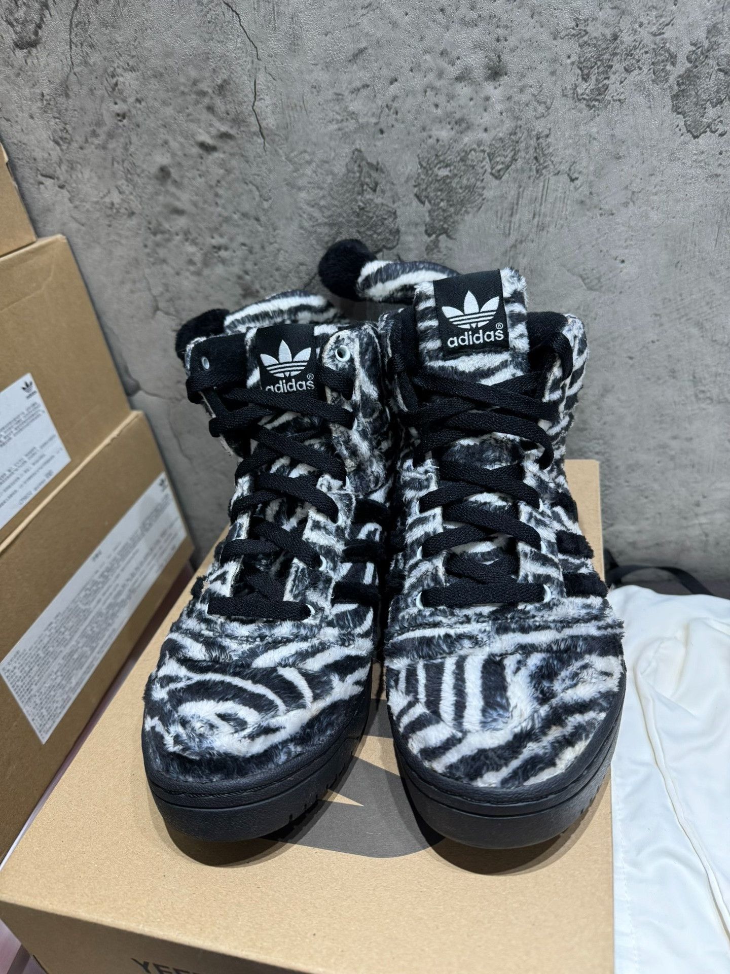 Adidas Adidas Black Hitop Sneakers 42 Men Size US 9 / EU 42 - 6 Thumbnail