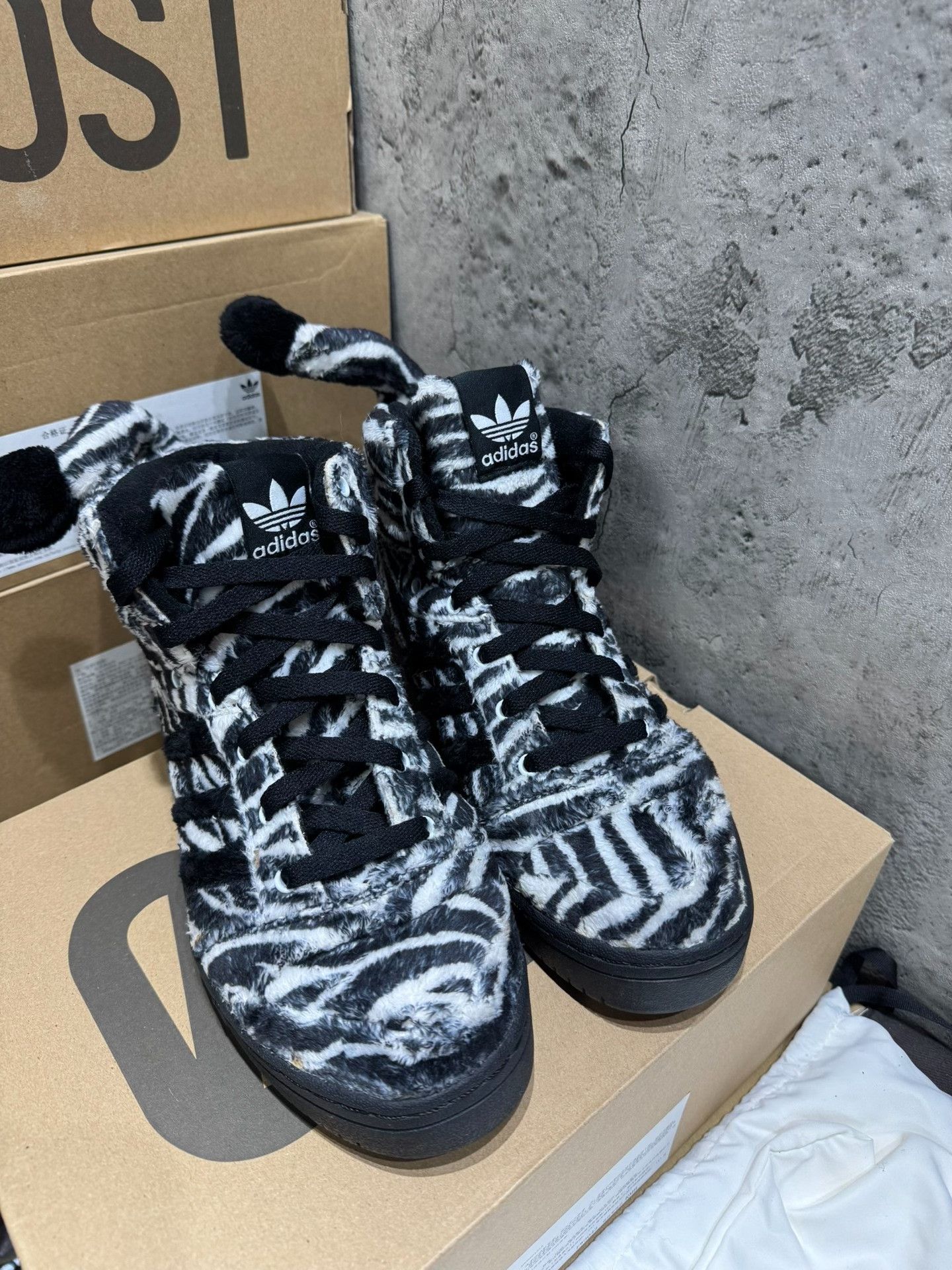 Adidas Adidas Black Hitop Sneakers 42 Men Size US 9 / EU 42 - 4 Thumbnail
