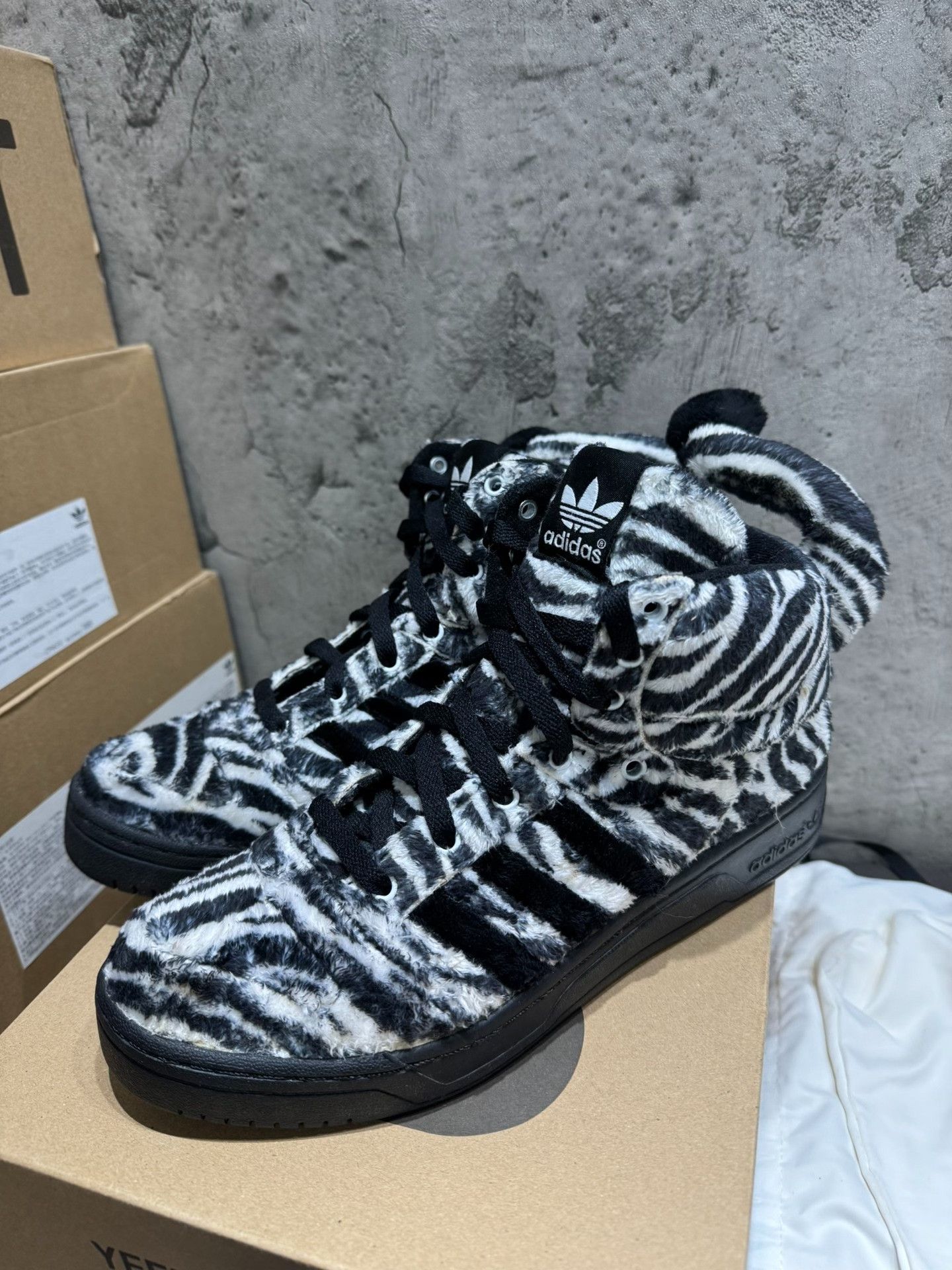 Adidas Adidas Black Hitop Sneakers 42 Men Size US 9 / EU 42 - 8 Thumbnail
