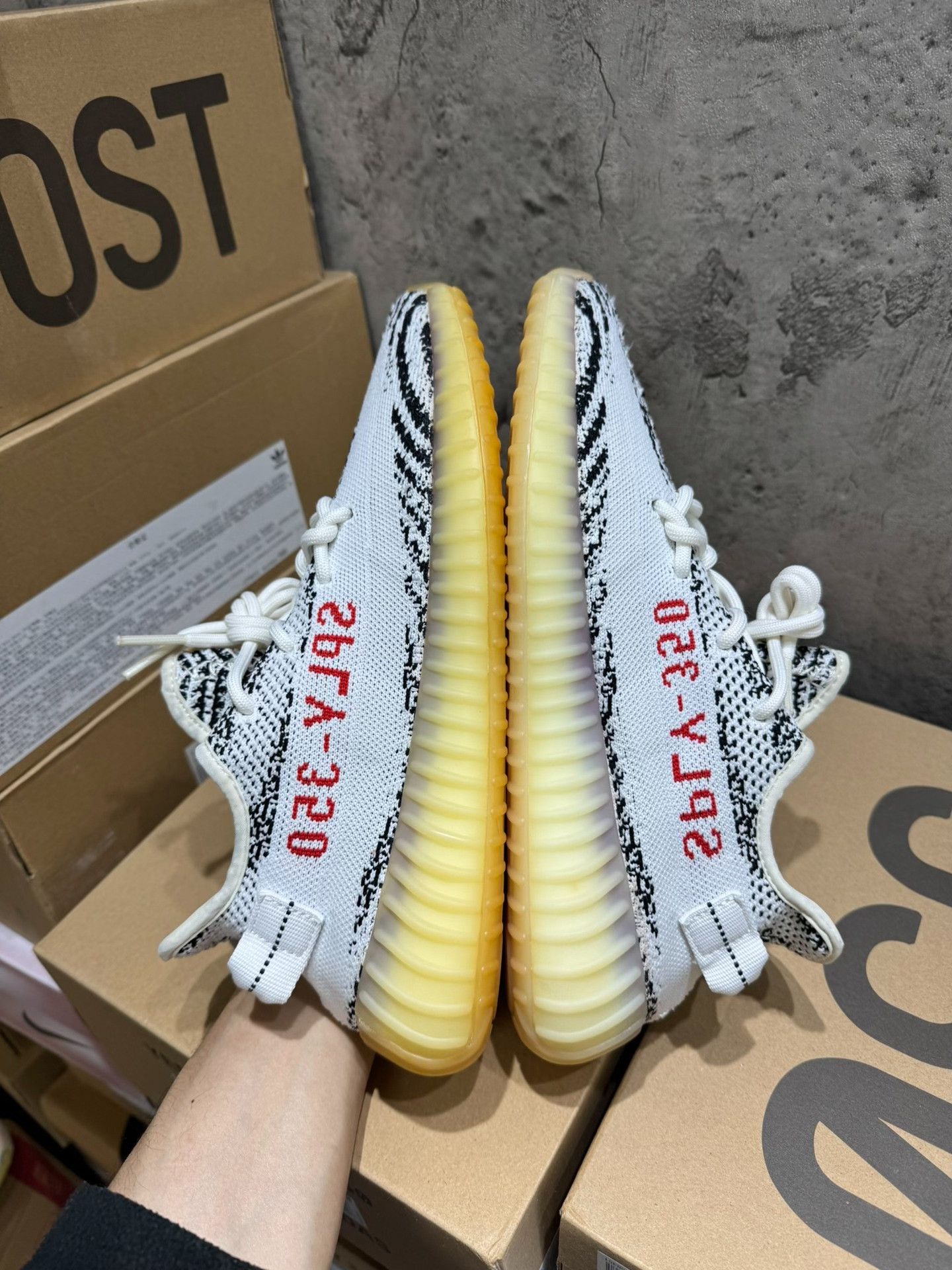 Adidas Adidas YEEZY350 White Lowtop Sneakers 42 Men Size US 9 / EU 42 - 9 Thumbnail