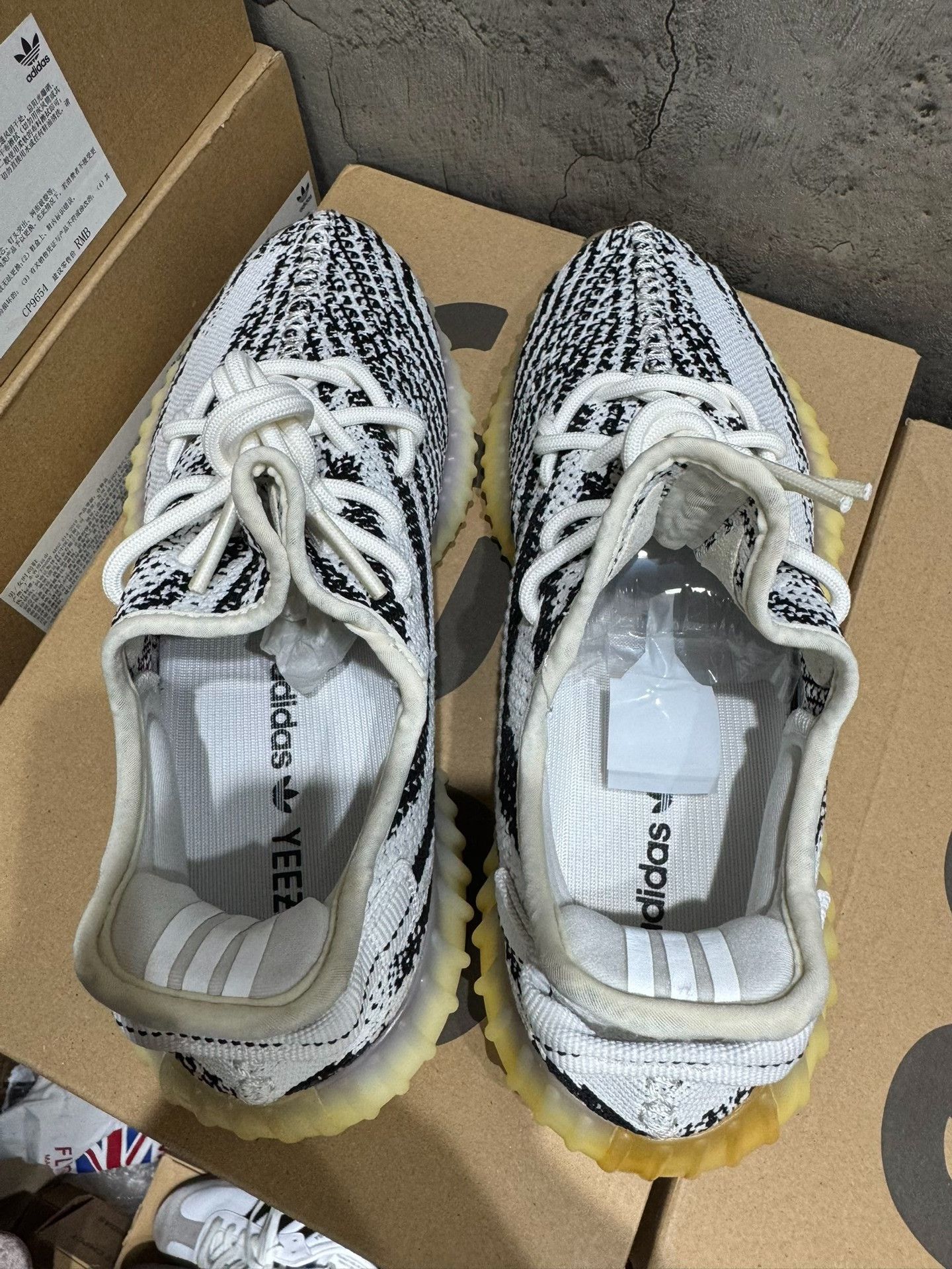 Adidas Adidas YEEZY350 White Lowtop Sneakers 42 Men Size US 9 / EU 42 - 3 Thumbnail