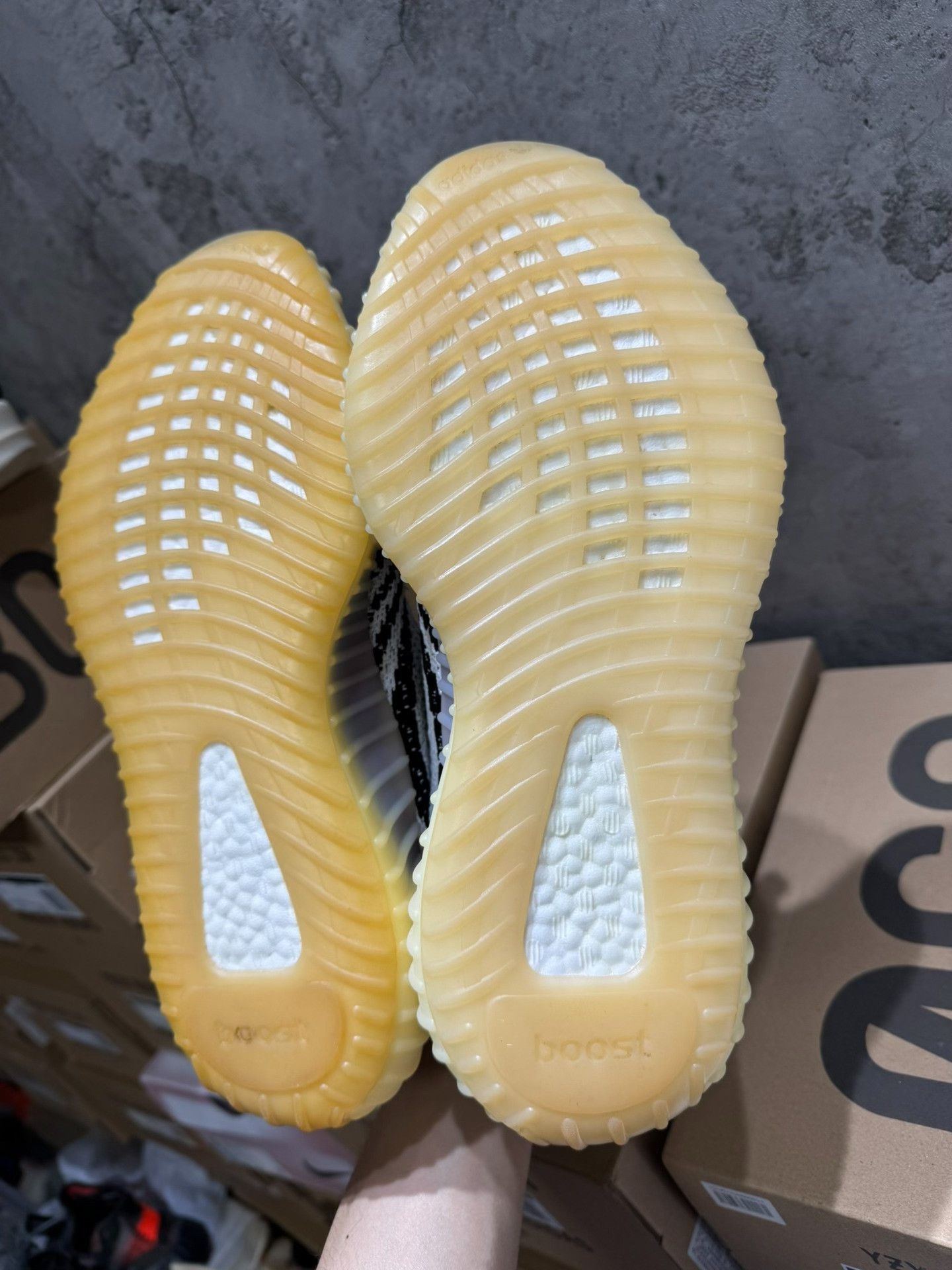 Adidas Adidas YEEZY350 White Lowtop Sneakers 42 Men Size US 9 / EU 42 - 5 Thumbnail