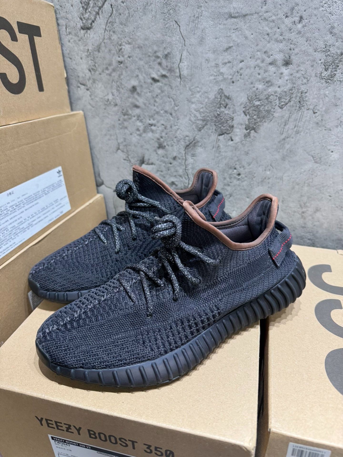Adidas Adidas YEEZY350 Black Lowtop Sneakers 41 Men Size US 8.5 / EU 41-42 - 6 Thumbnail