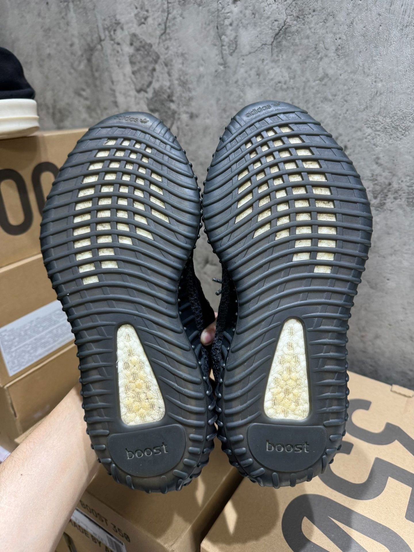 Adidas Adidas YEEZY350 Black Lowtop Sneakers 41 Men Size US 8.5 / EU 41-42 - 7 Thumbnail
