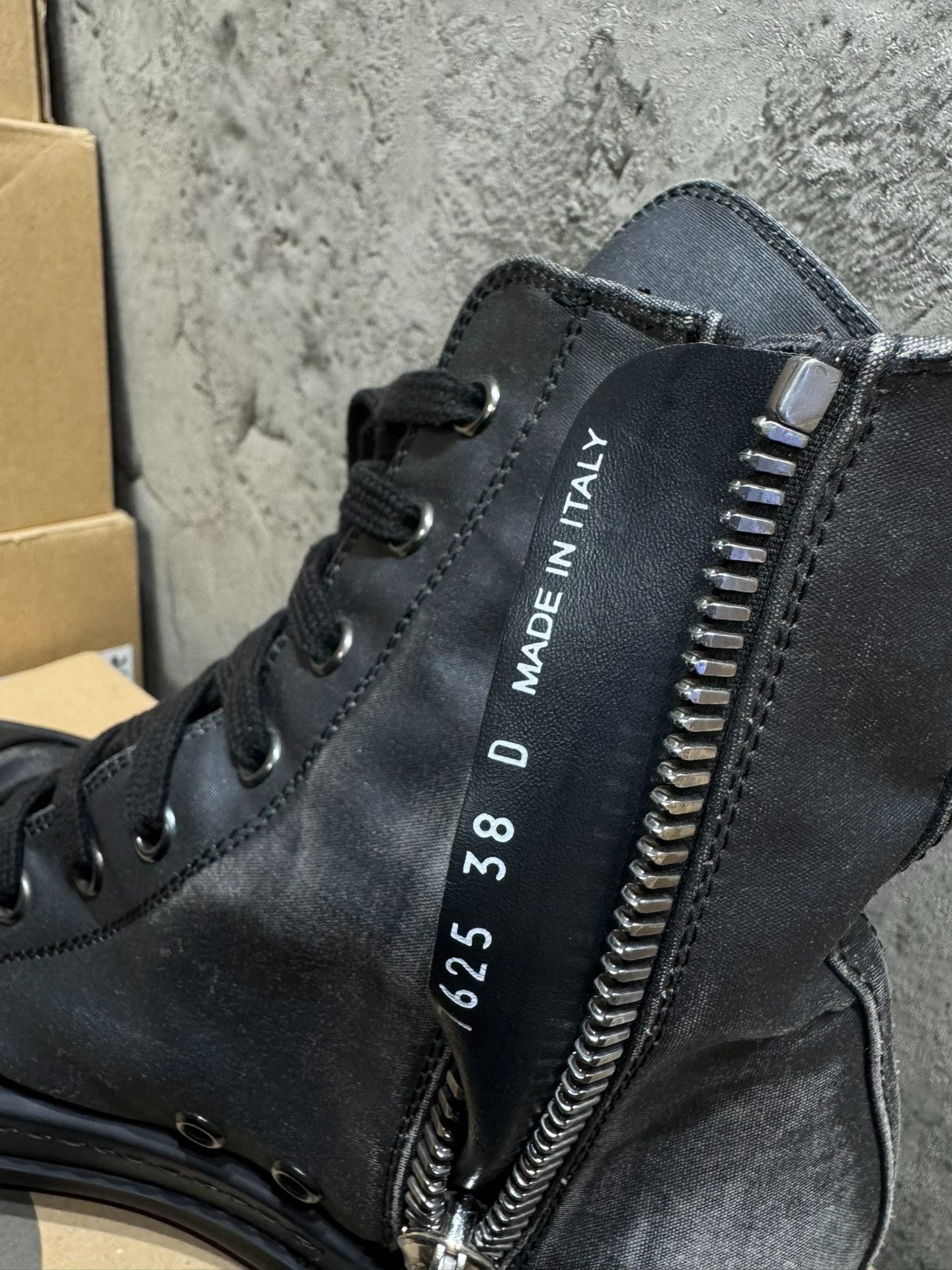 Converse Converse Black Hitop Sneakers 38 Women Size US 7.5 / IT 37.5 - 6 Thumbnail