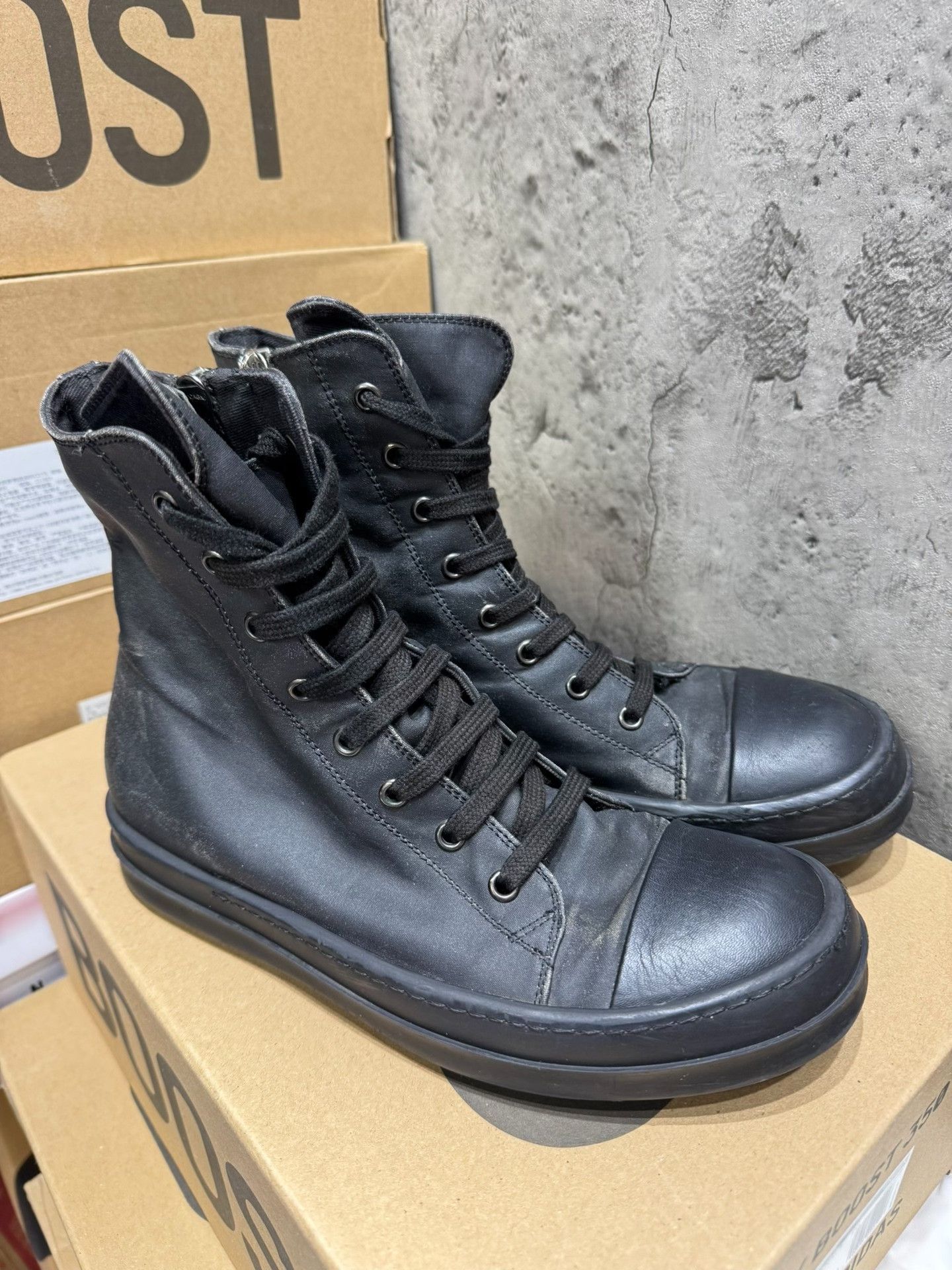 Converse Converse Black Hitop Sneakers 38 Women Size US 7.5 / IT 37.5 - 2 Thumbnail