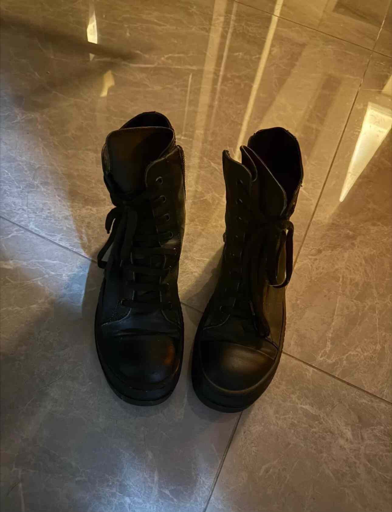 Converse Converse Black Hitop Sneakers 38 Women Size US 7.5 / IT 37.5 - 8 Thumbnail