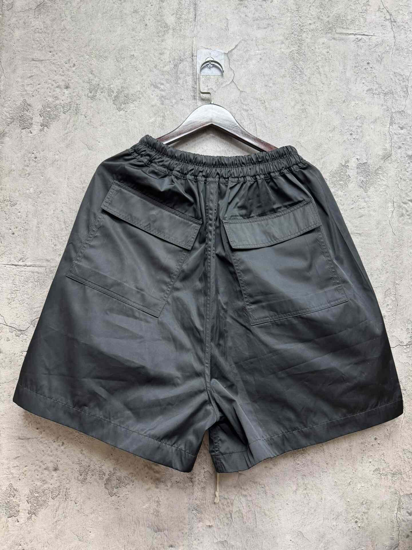 Rick Owens Rick Owens Black Shorts S Men Size US 30 / EU 46 - 2 Thumbnail