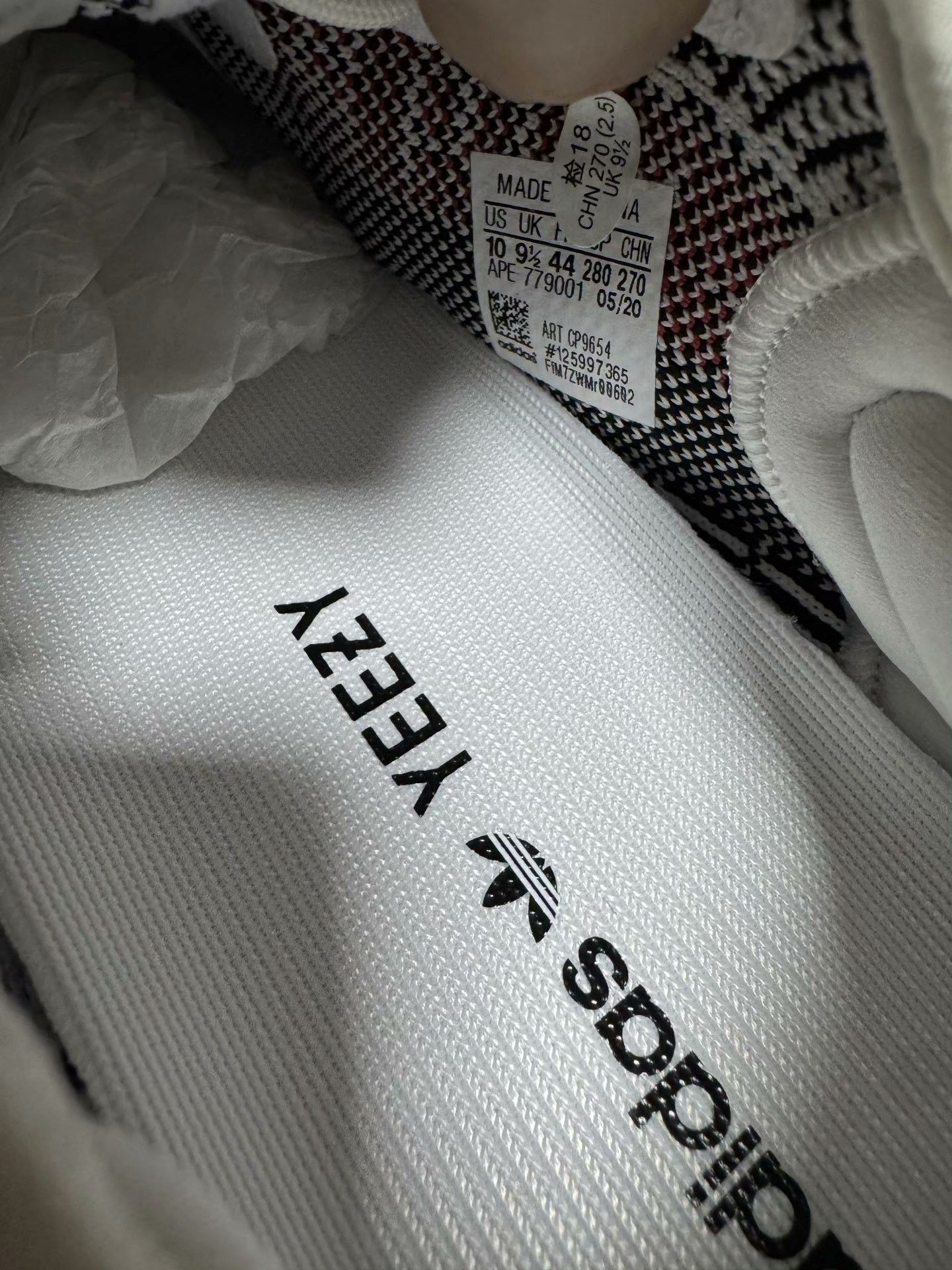Adidas Adidas YEEZY350 White Lowtop Sneakers 9.5 Men Size US 9.5 / EU 42-43 - 5 Thumbnail